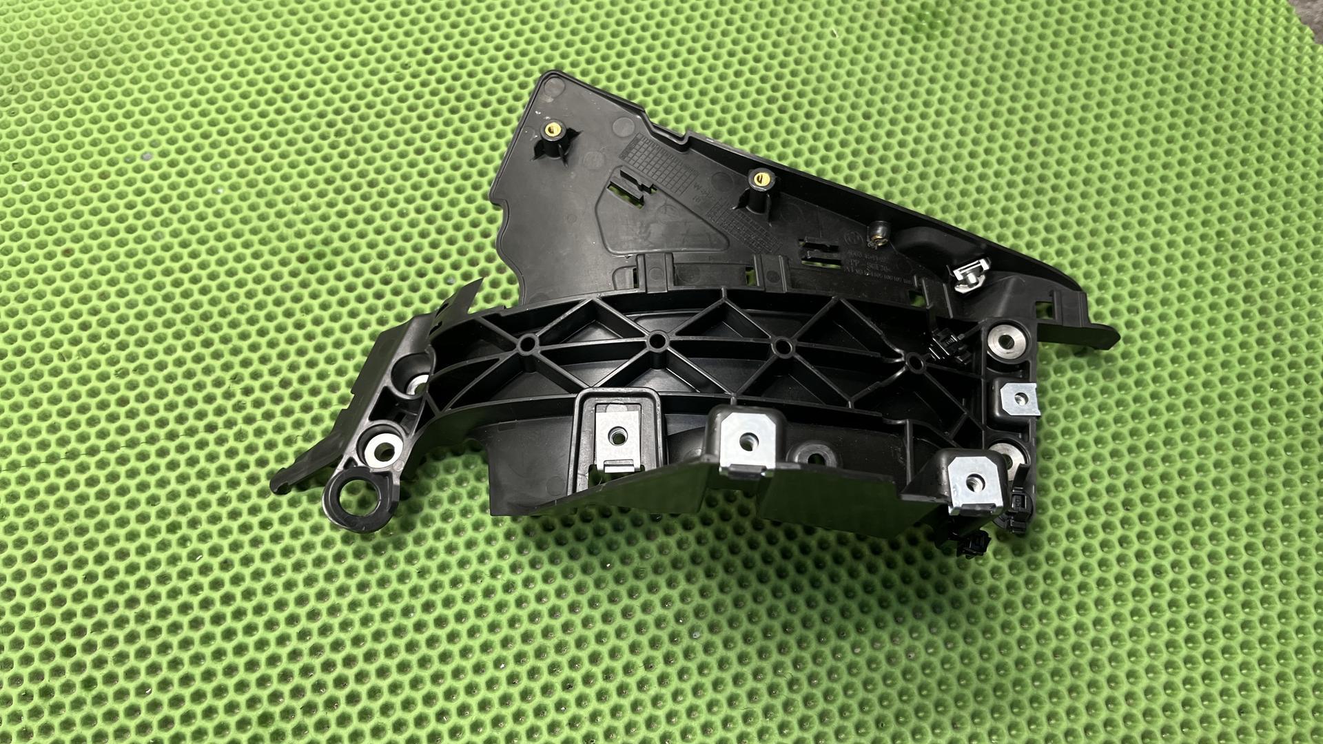 Передний кронштейн правый R1300GS/GSA KA1-2 46631541492