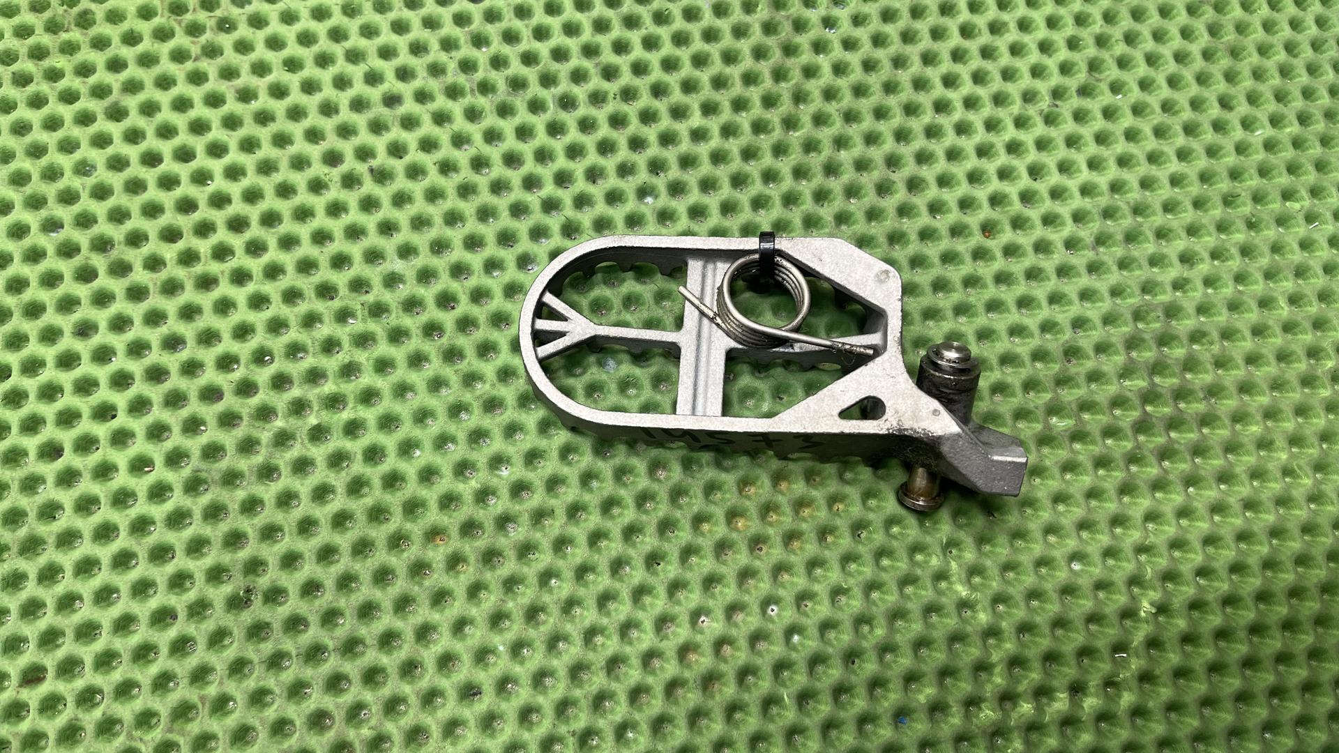 Подножка левая Enduro R1200/1250 GS/GSA K50/51 46718529843