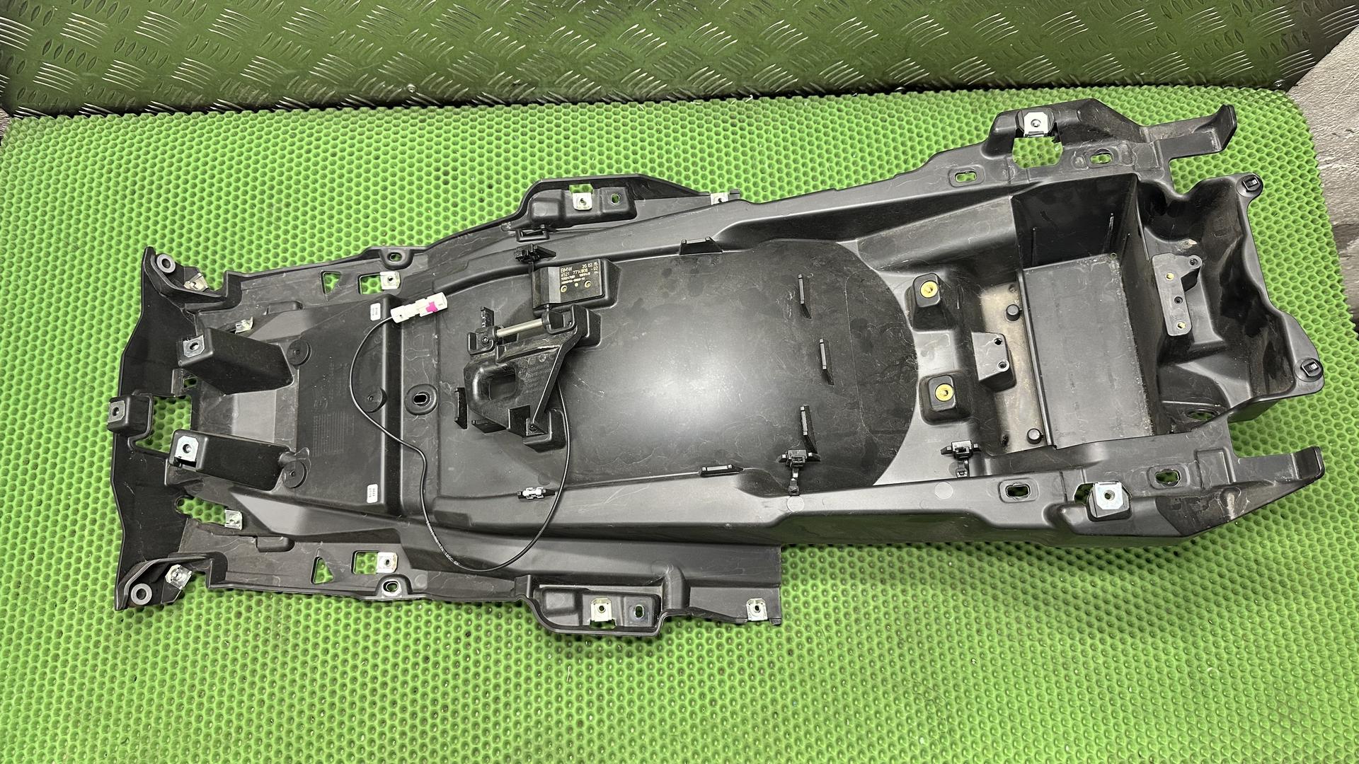 Задний брызговик K1600GT/GTL дорест. 46627726067