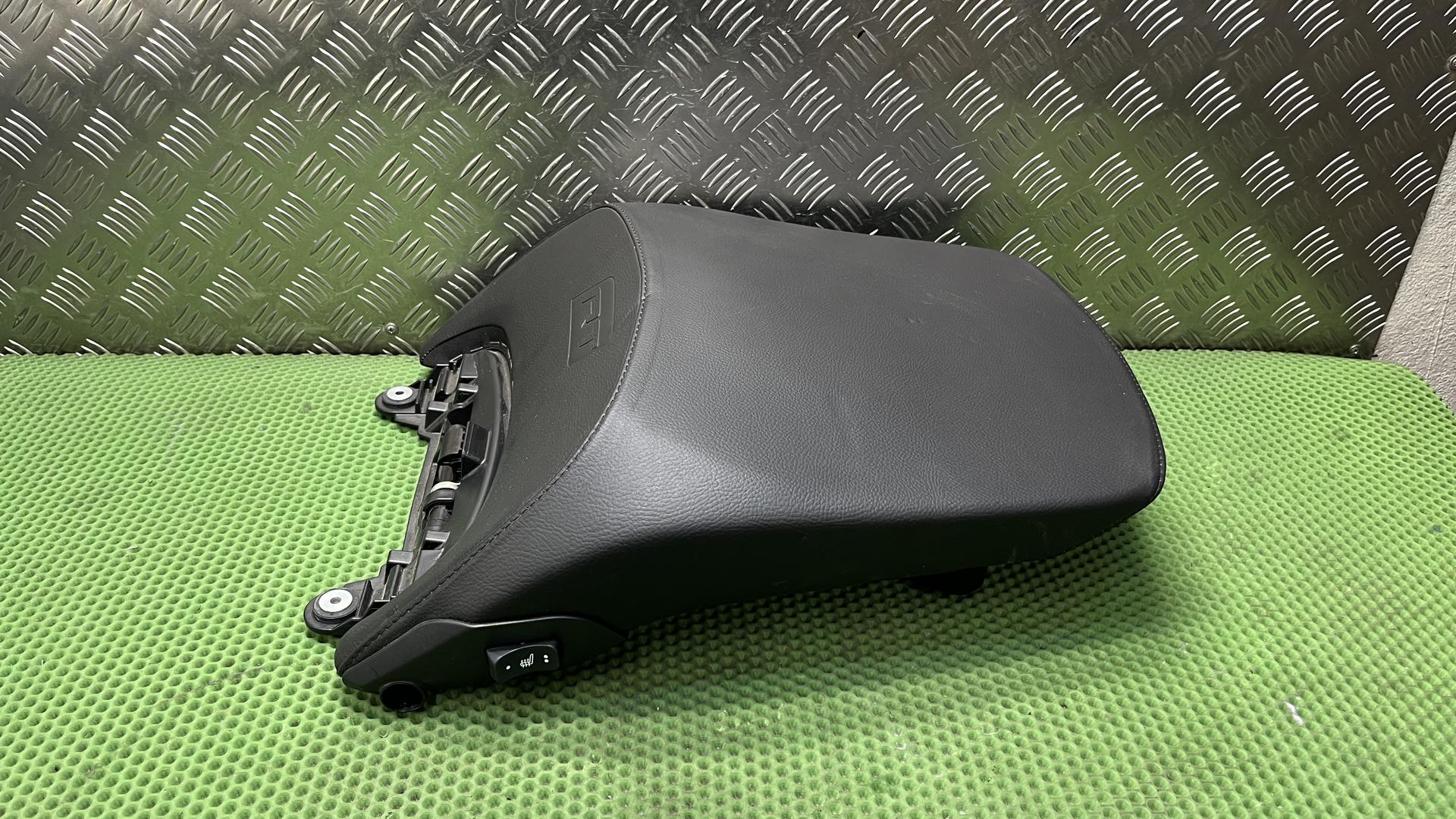 Сиденье пассажира черное с подогревом 52538395545