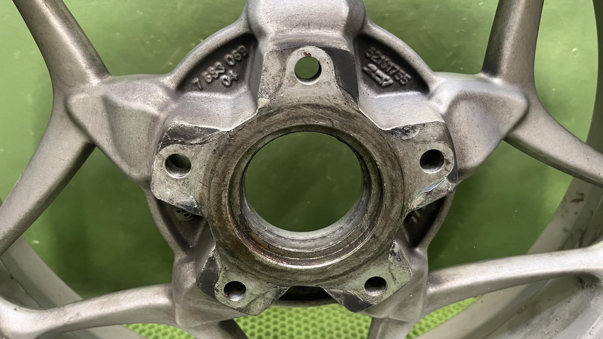 Заднее легкосплавное колесо (Rear Wheel Rim / Hinterrad / Felge hinten) 36317683069