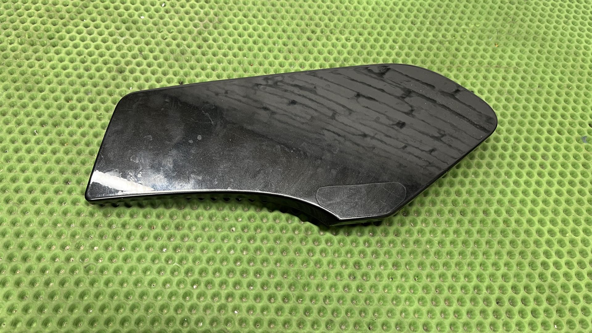 Откидная крышка отсека радиоприемника 46637724150