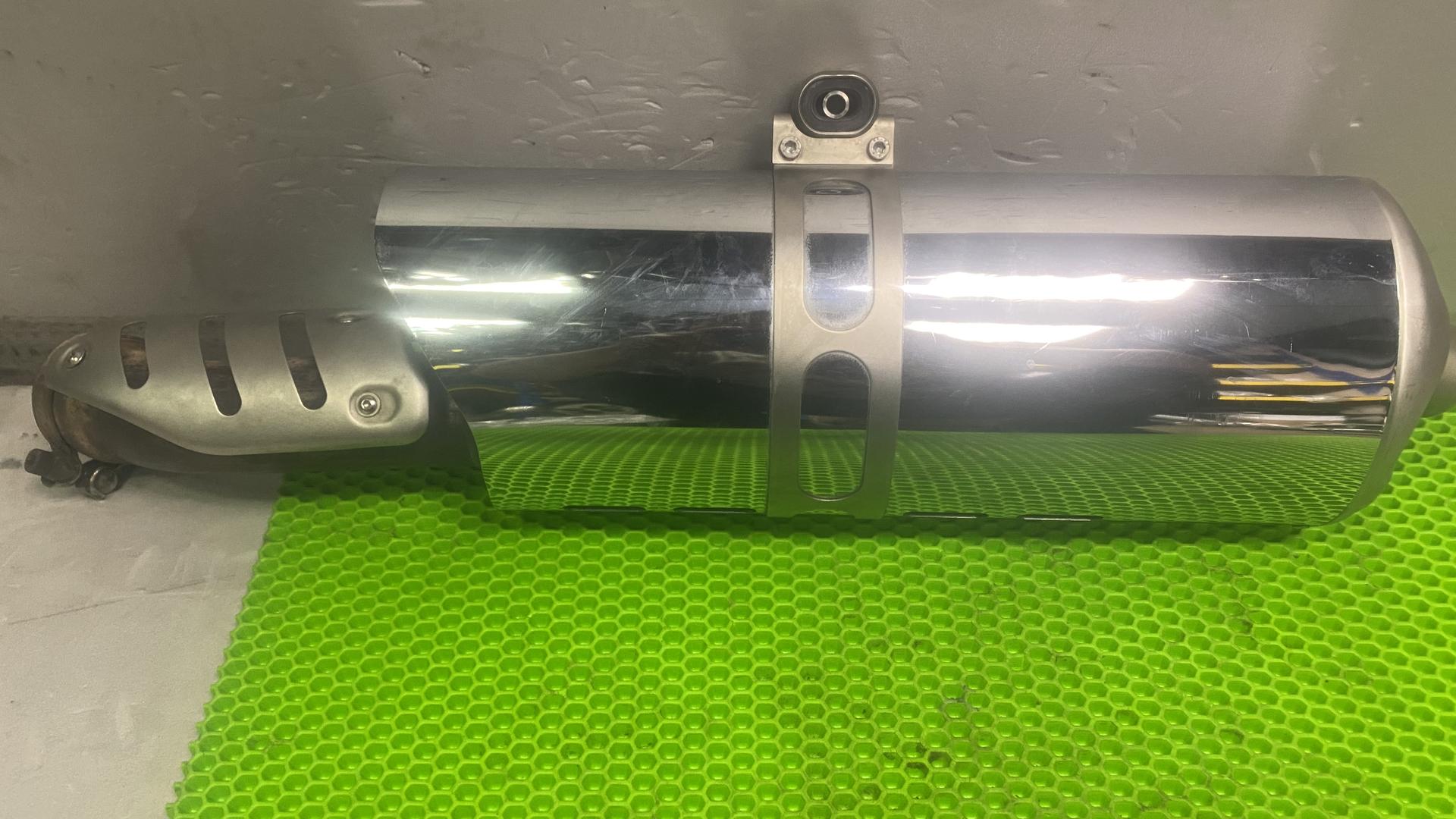 Задний дополнительный глушитель 18127712865