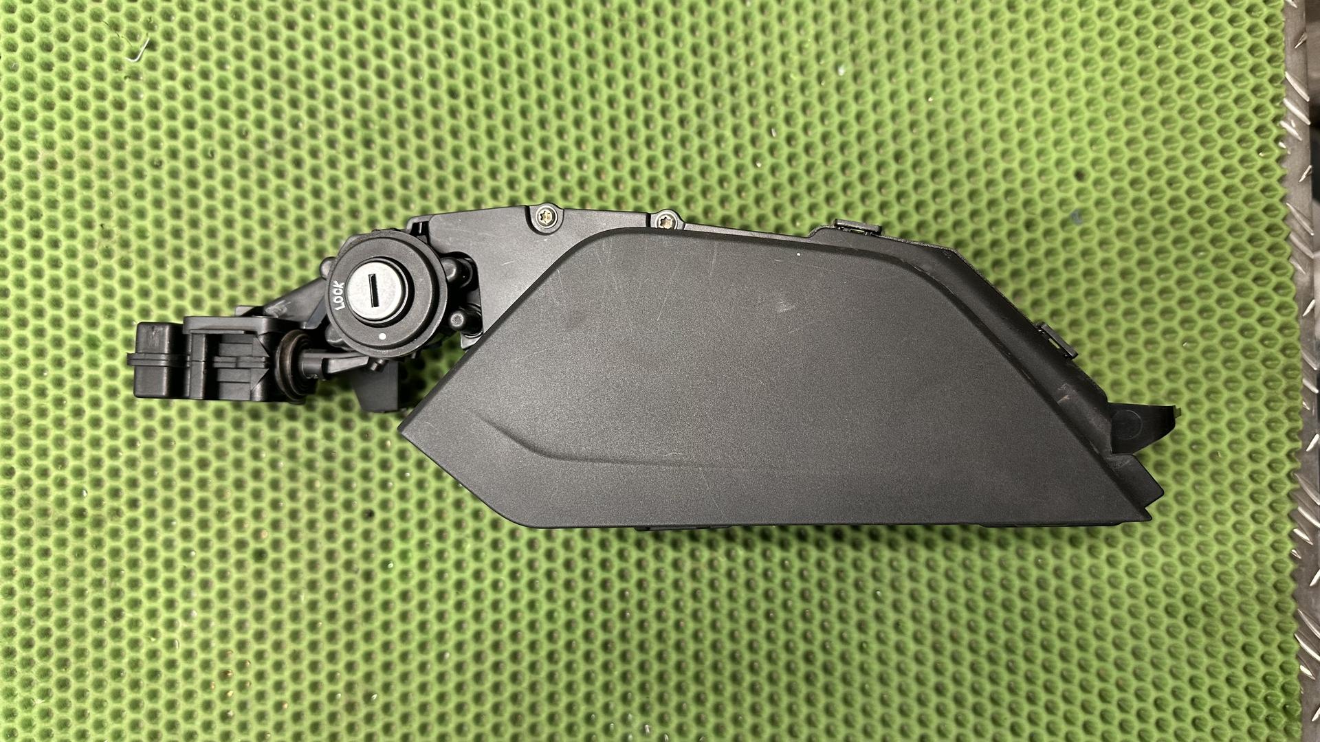 Бардачок правый K1600GT/GTL/Bagger рест. (c 2017) 46638557425