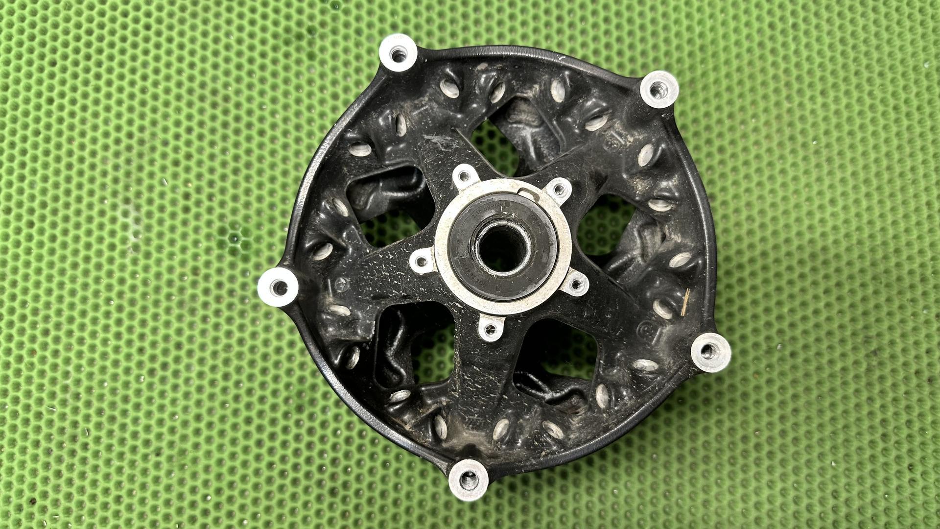 Ступица переднего спицованного колеса черн. K50/51 36318548034