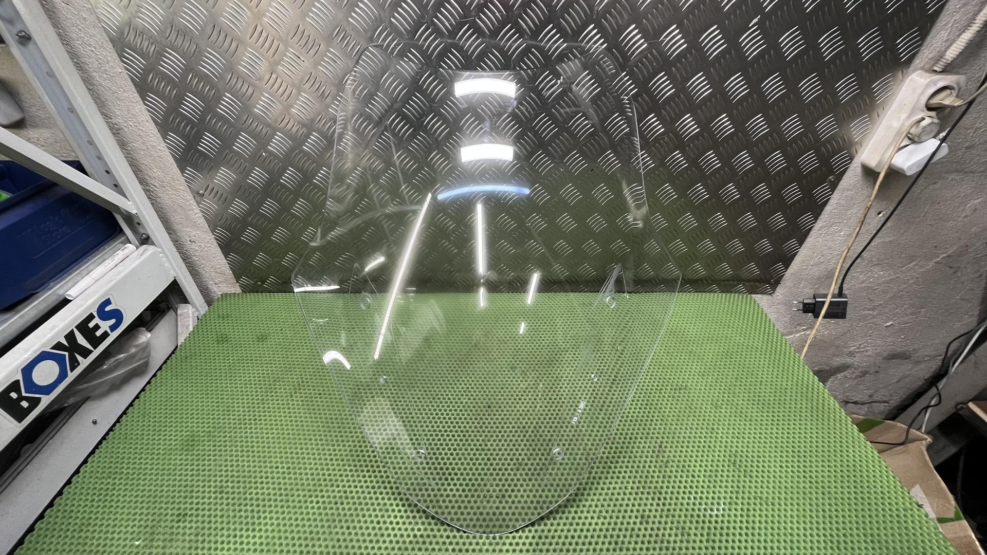 Ветрозащитный щиток . Лобовое стекло 46637728677