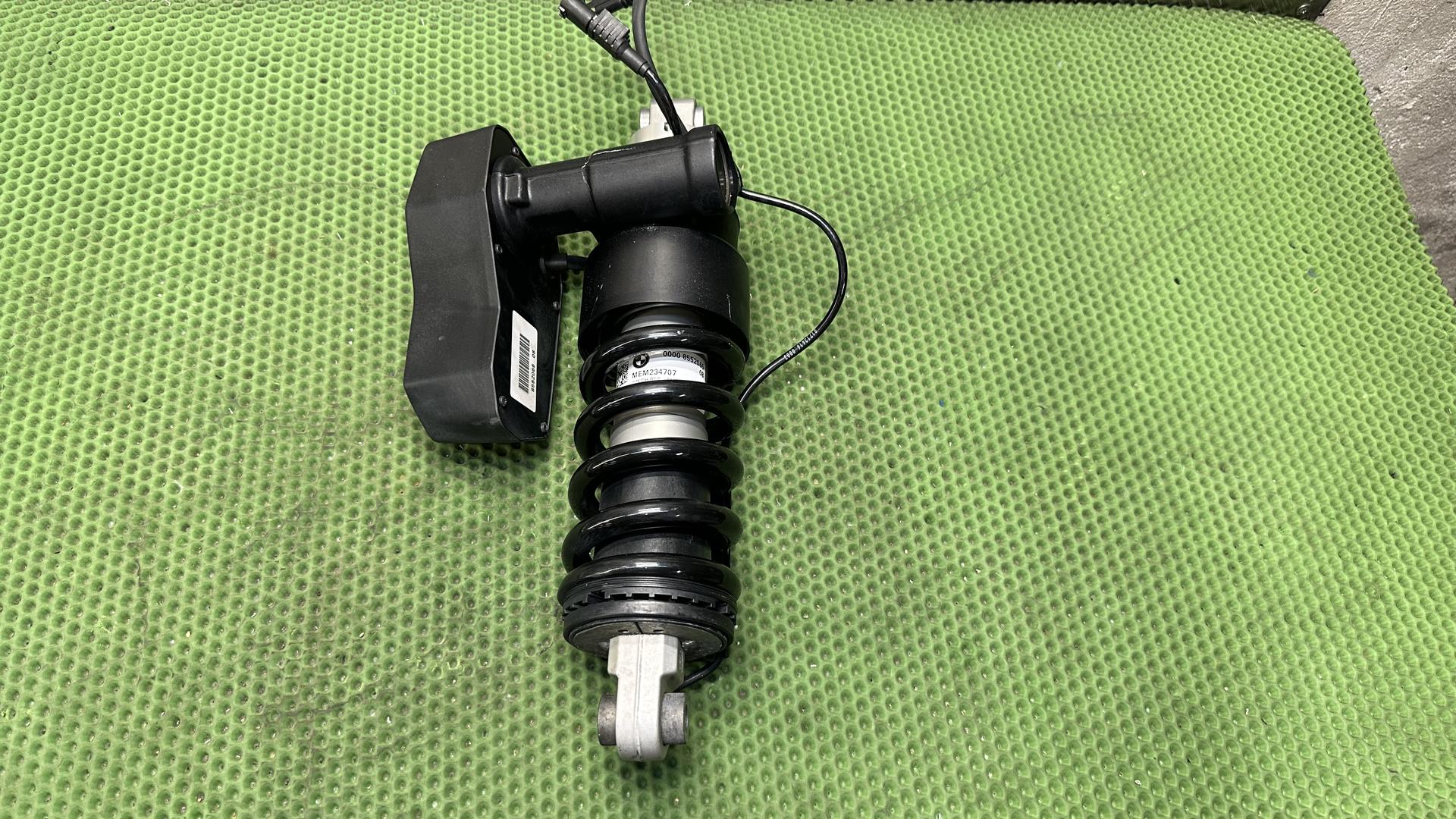 Амортизационная стойка Зд ESA 33548552065