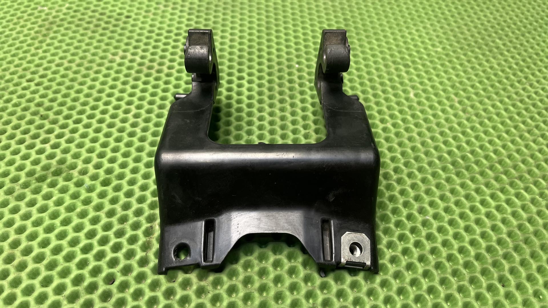 Кронштейн 52537681670