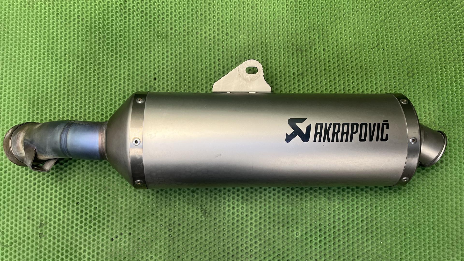 Спортивный глушитель AKRAPOVIC для R 1200 R 77118520328