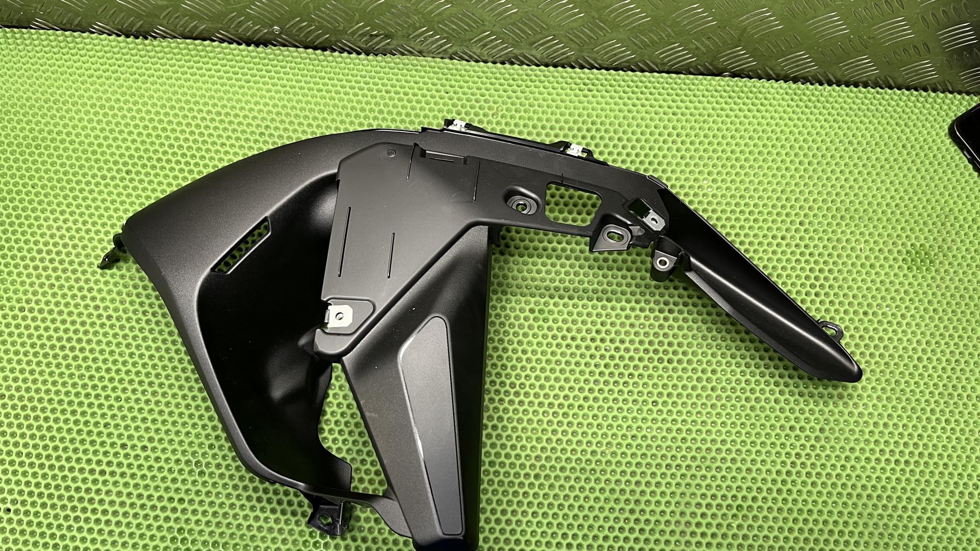 Накладка воздуховода правая R1300GS KA1 46631541482