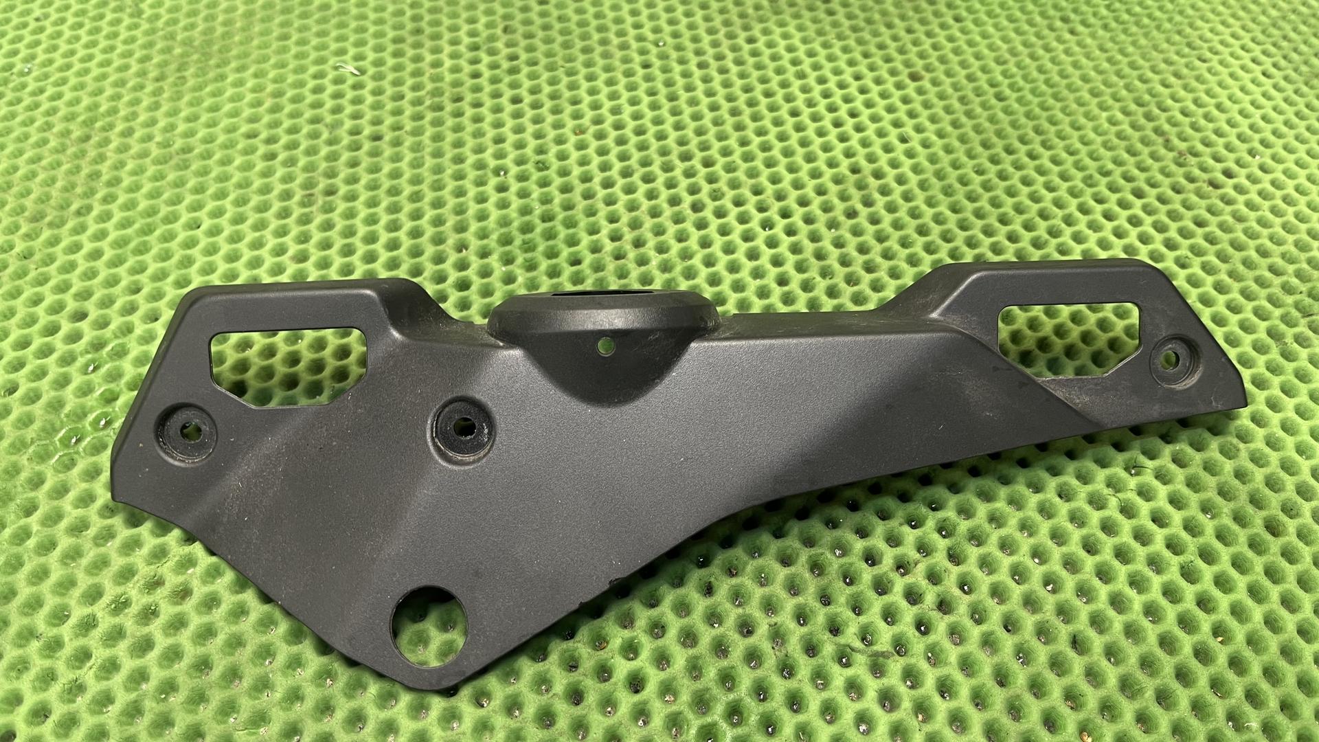 Накладка кронштейна кофра справа R1300R/RS KA4-5 46635a713d2