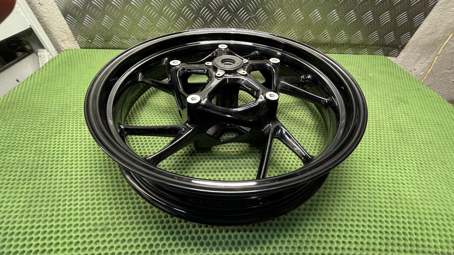 Литой диск черный передний 36311541706