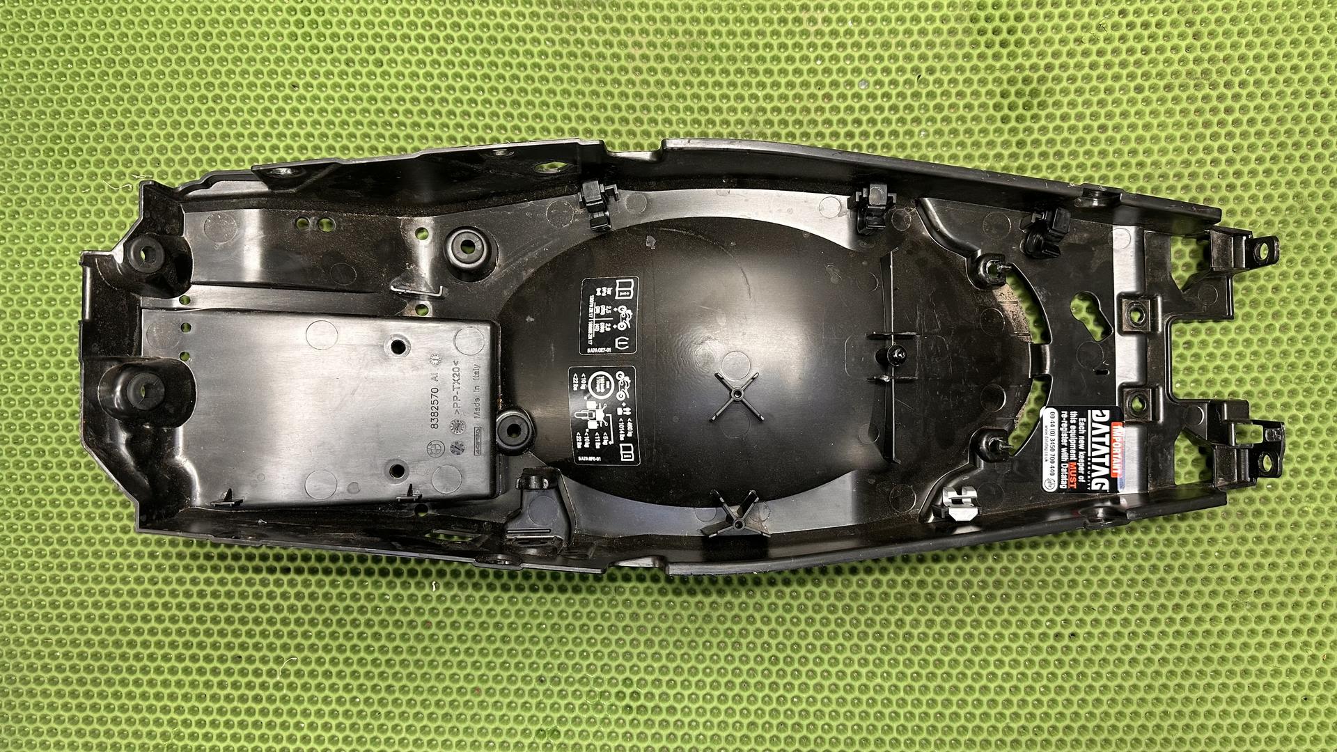 Кожух заднего колеса (под обогрев сидений) R1250R/RS K53/54 46628382570