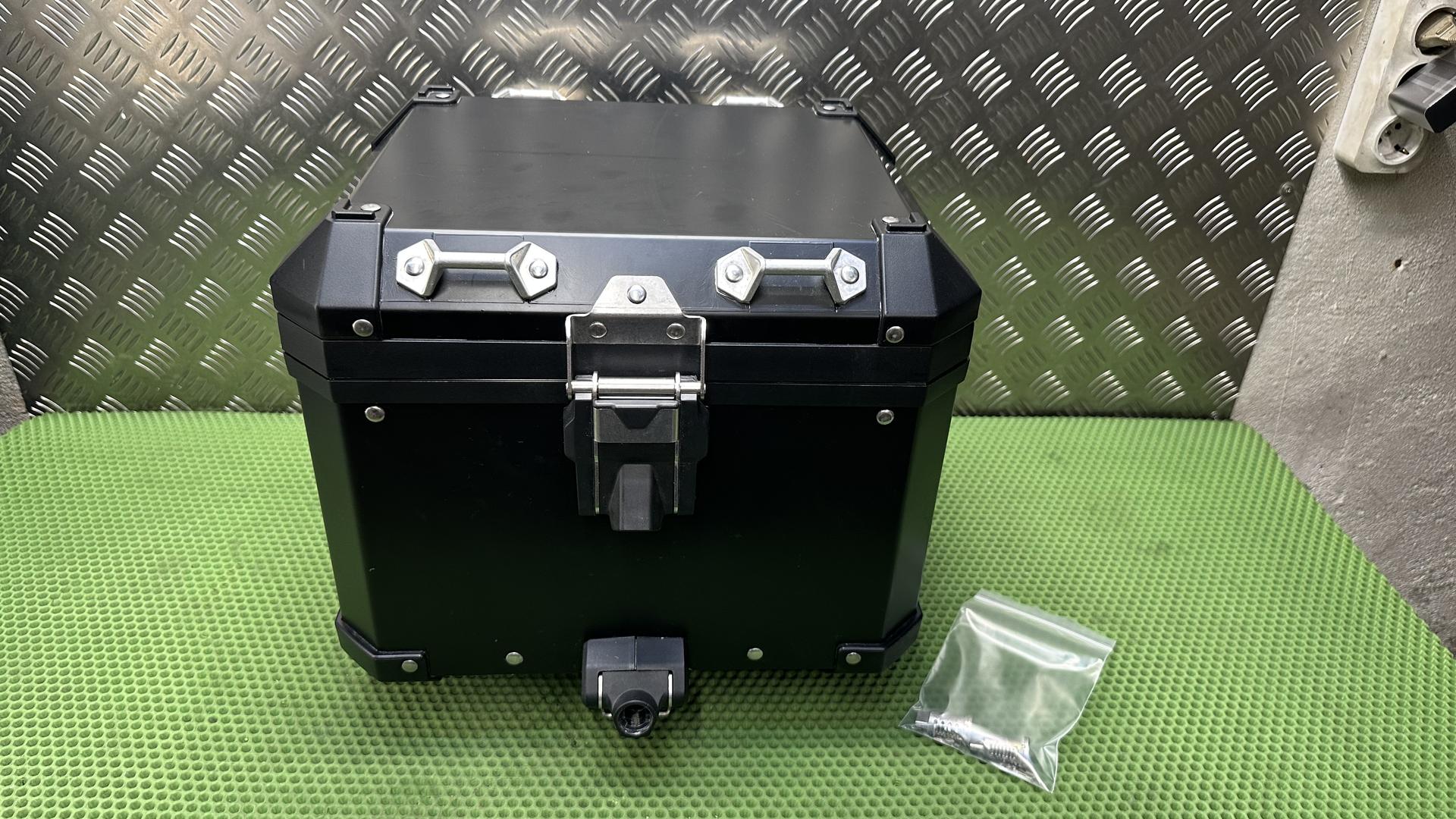 Алюм.топкейс черный 77432455447