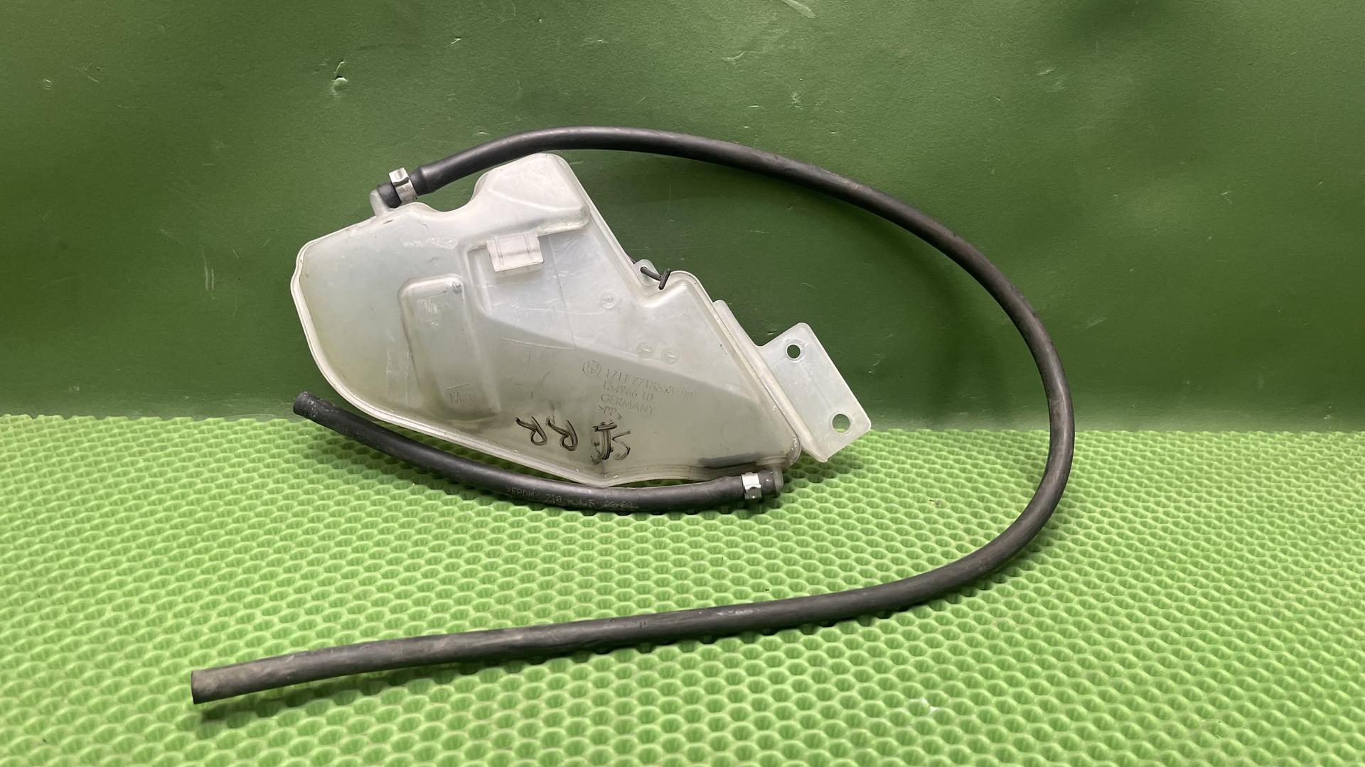 Расширительный бачок 17117718553