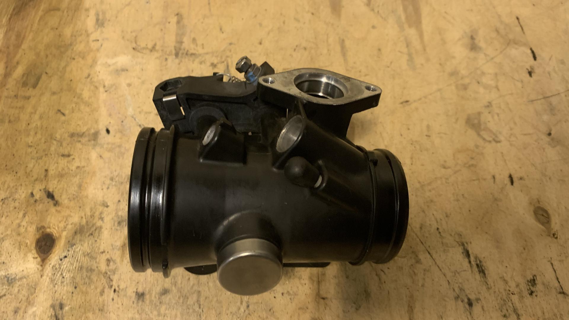 Дроссельная заслонка черная П 13547682108