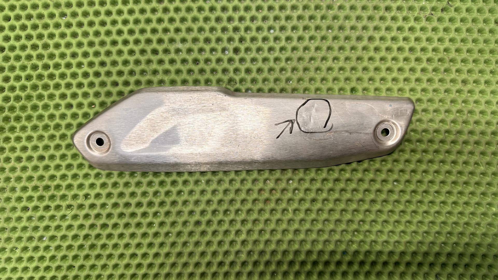 Накладка коллектора F900R/XR K83/84 18519899020