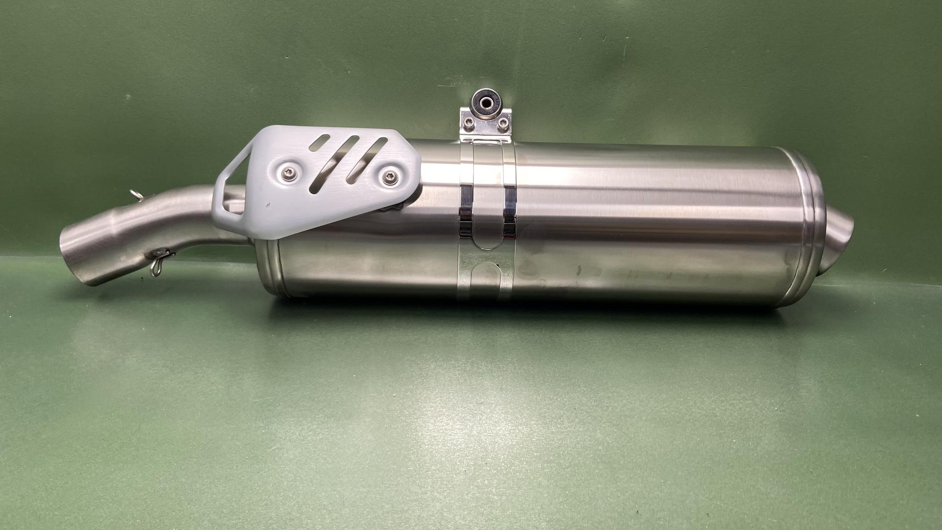 Задний дополнительный глушитель 18127718396