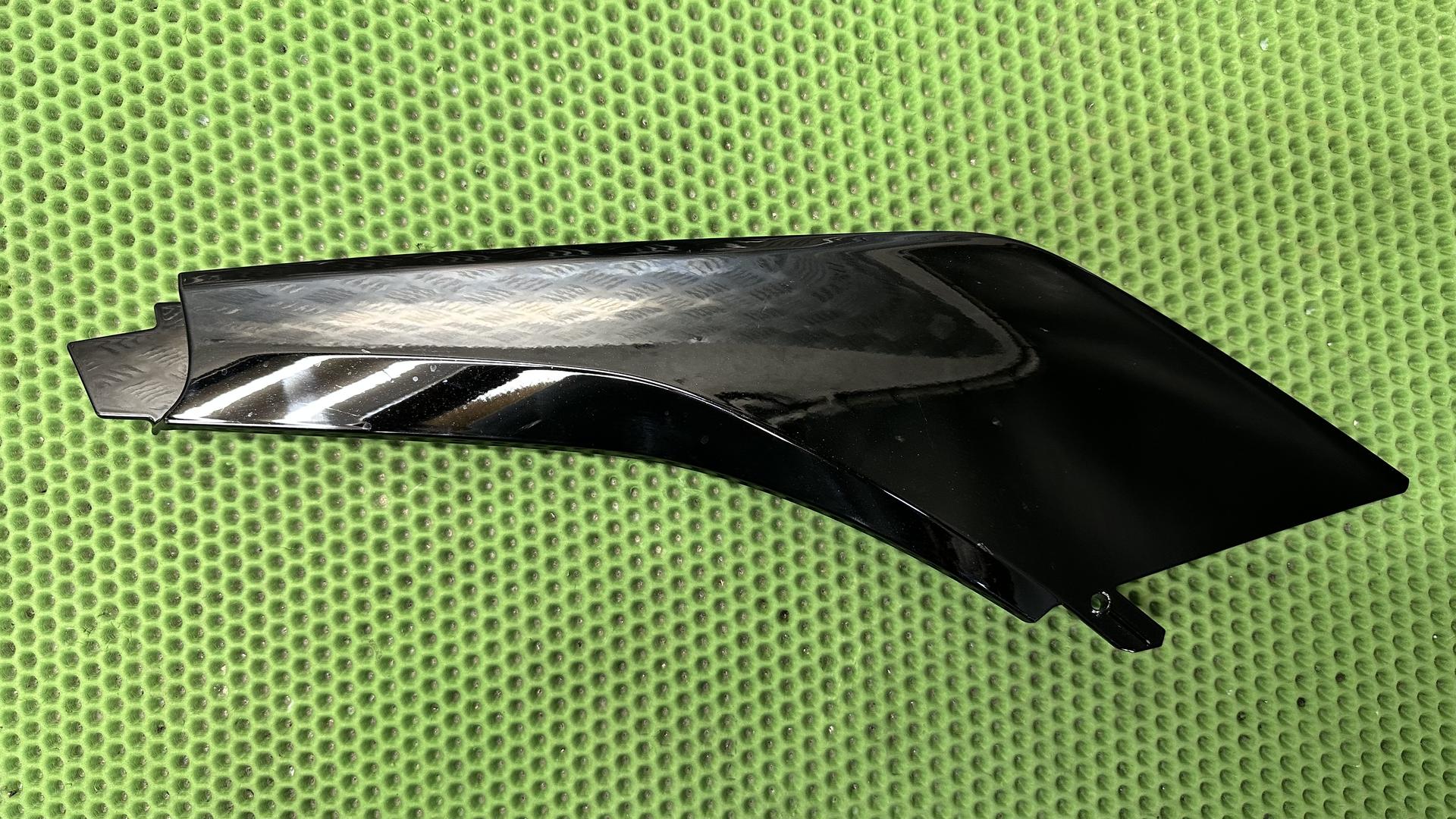 Кожух топливного бака правый внизу 46638562676