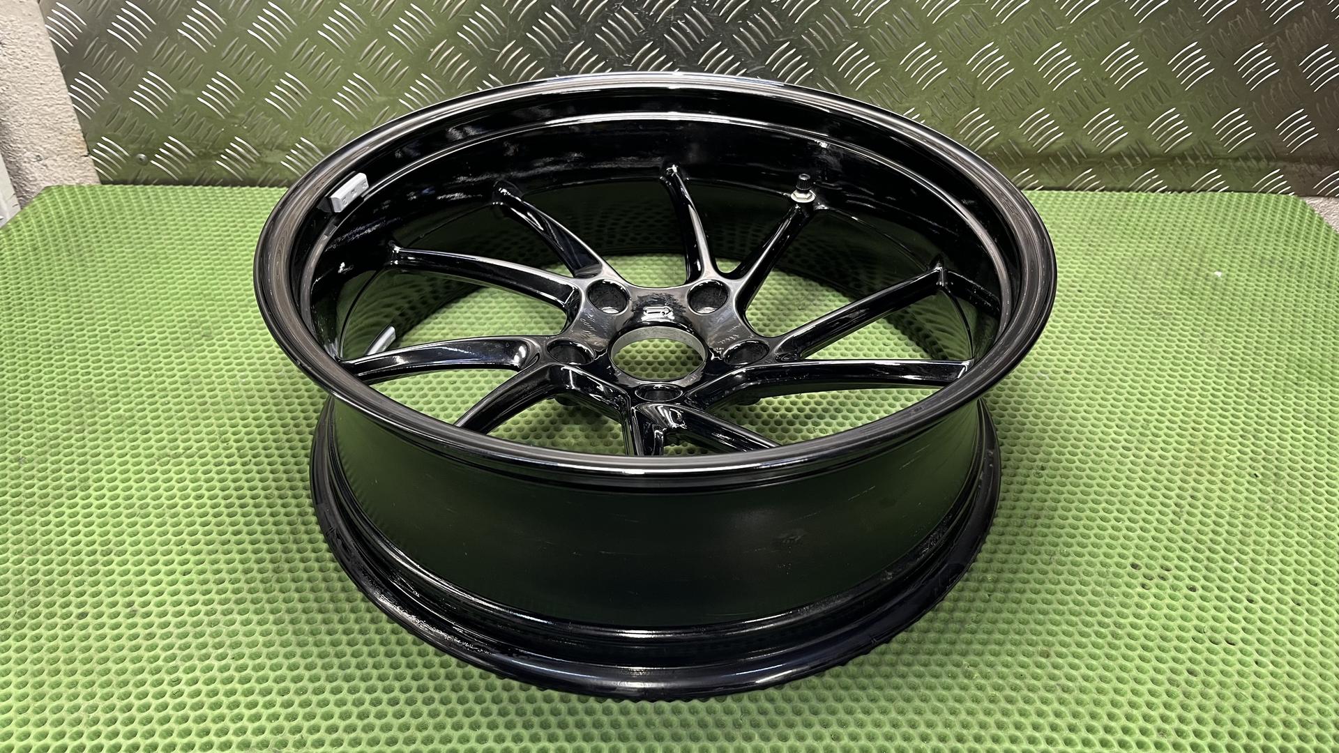 Заднее колесо черное 5.5X17 k52-54 36318409370