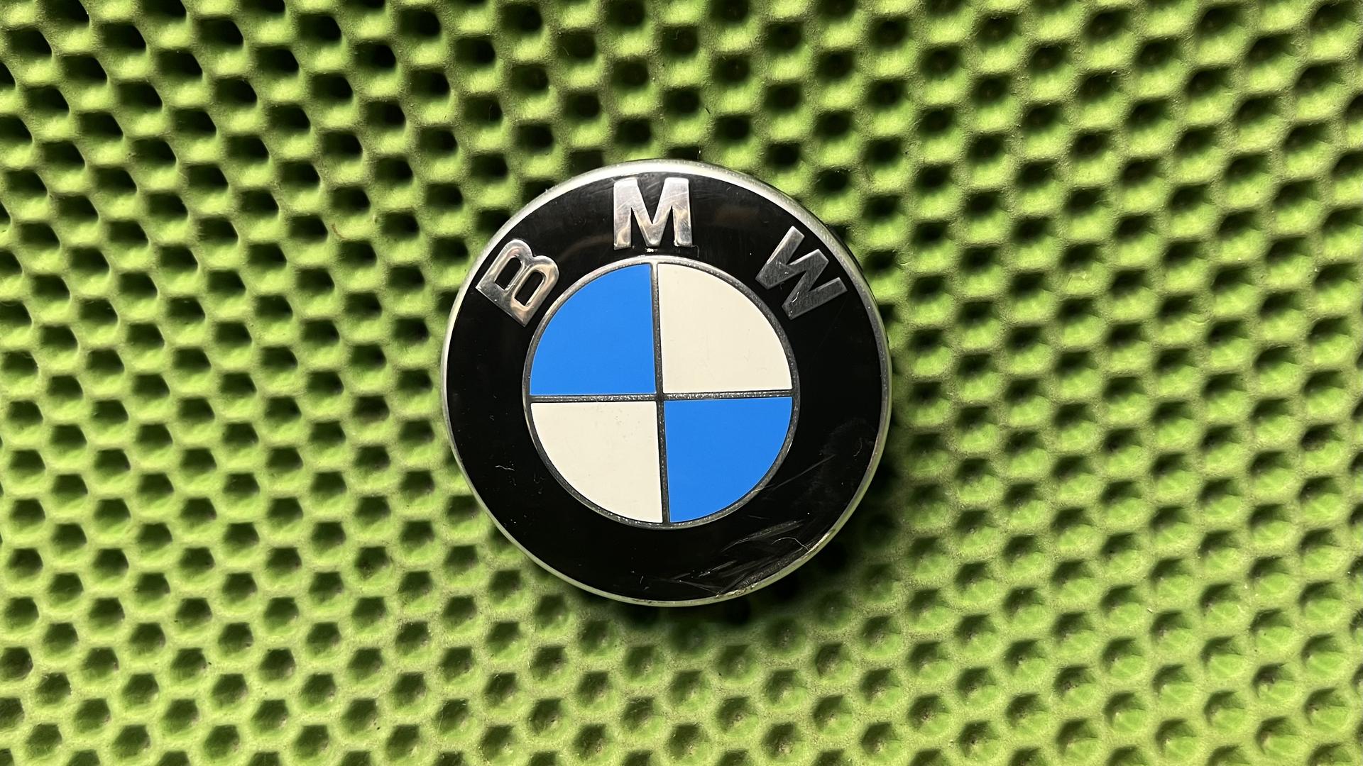 Эмблема BMW 46638546386
