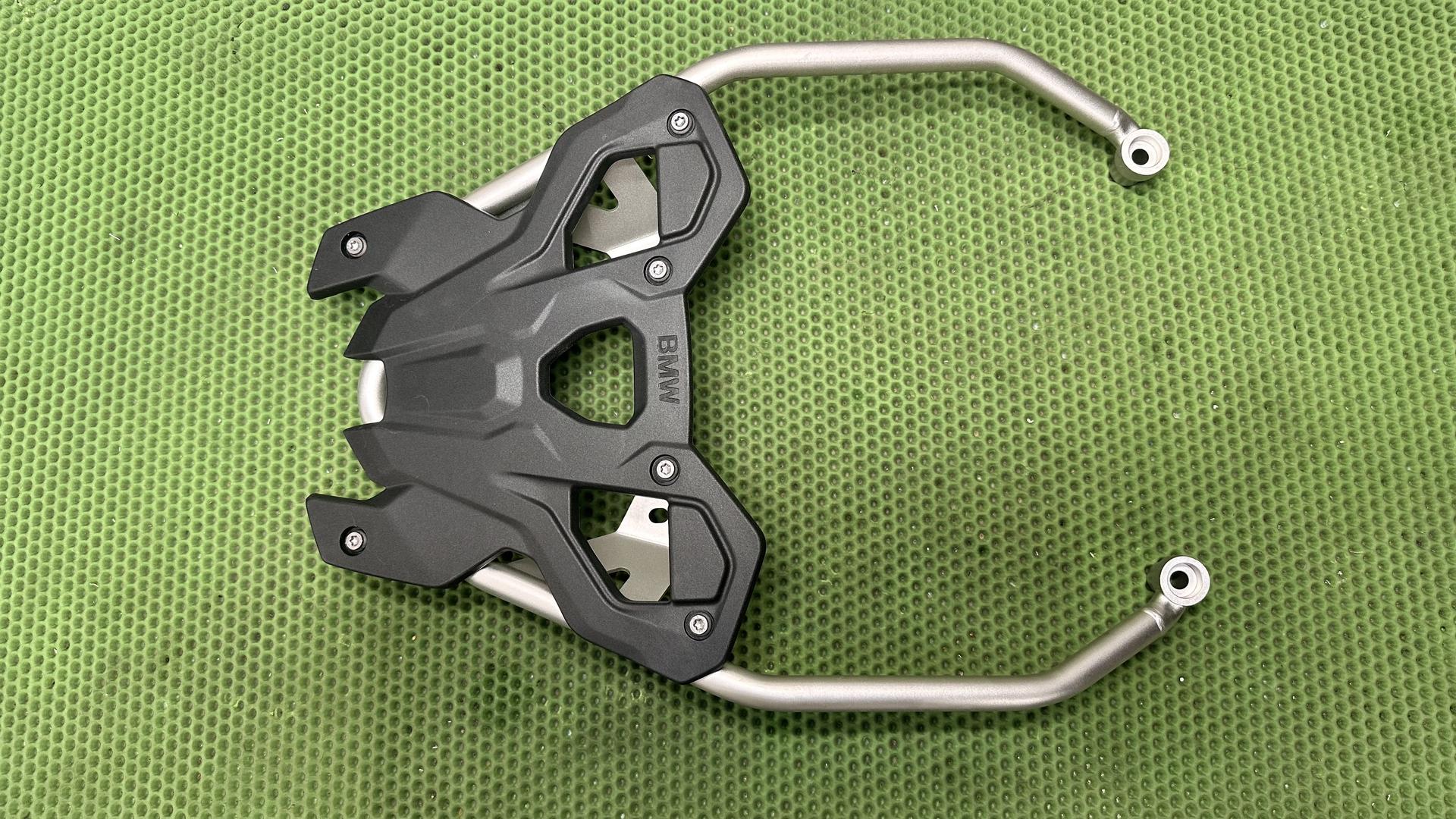 Держатель топкейса мостик багажника 46548404578