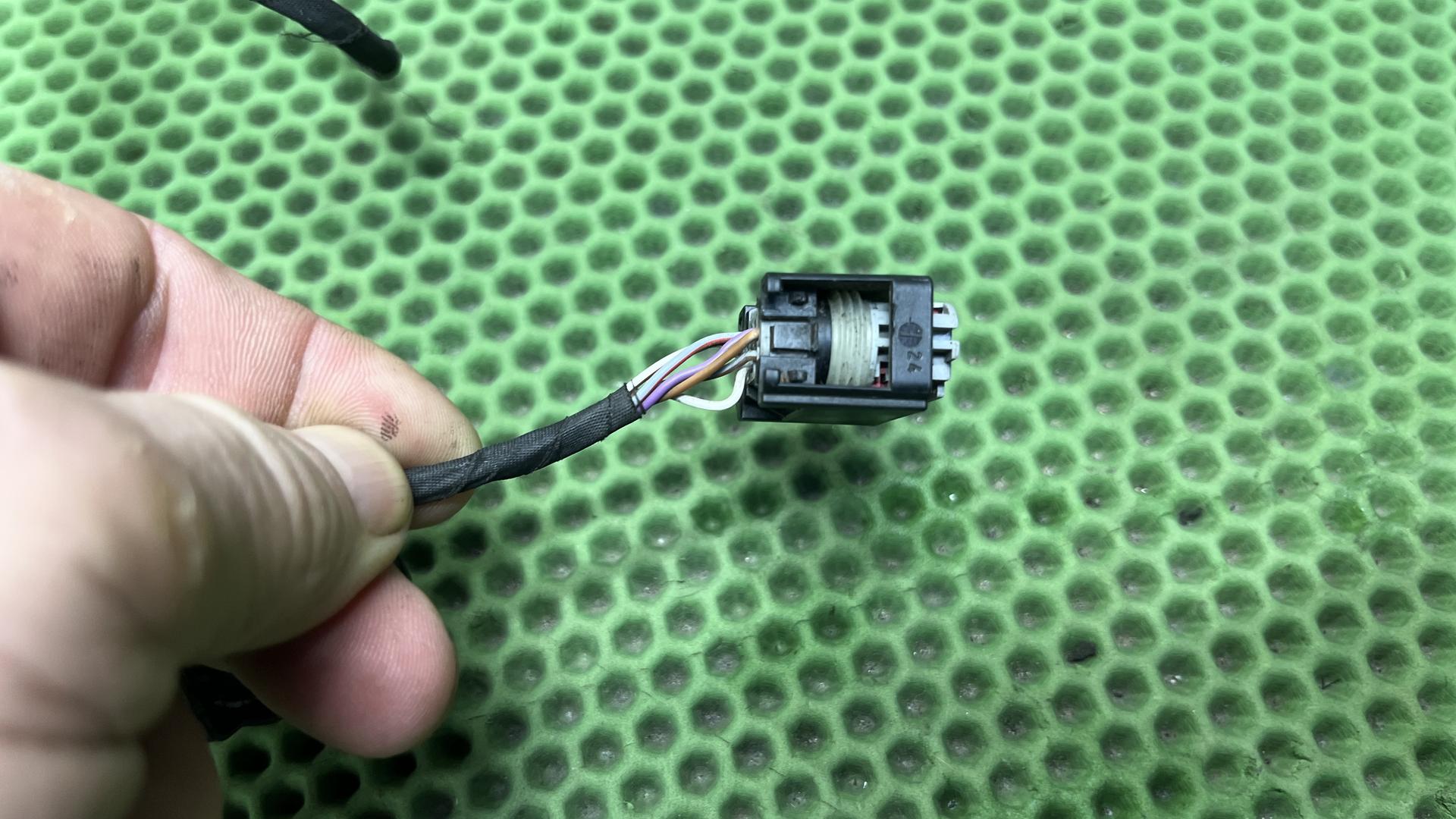 Жгут проводки E-Call F900R/XR K83/84 61121540926