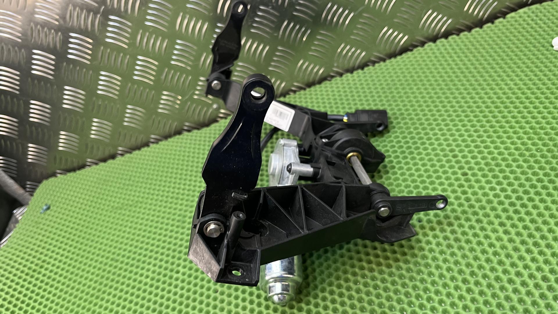 Механизм регулировки ветрозащитн.щитка 46638394399