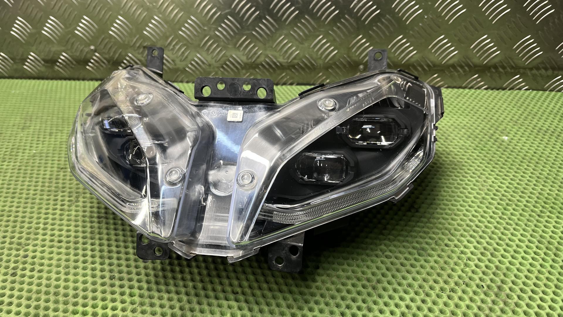 Фара Deluxe Headlight K84 63128395691