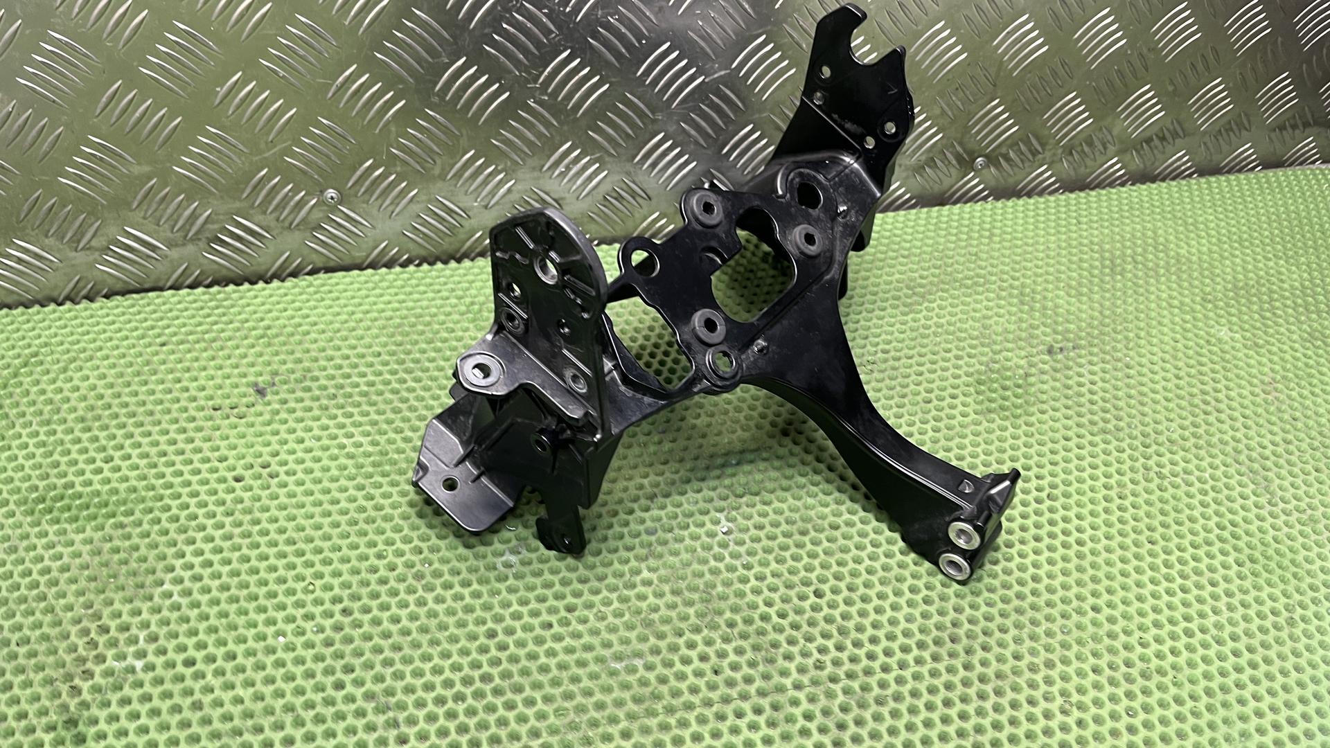 Передний несущий кронштейн Ср 46638561351