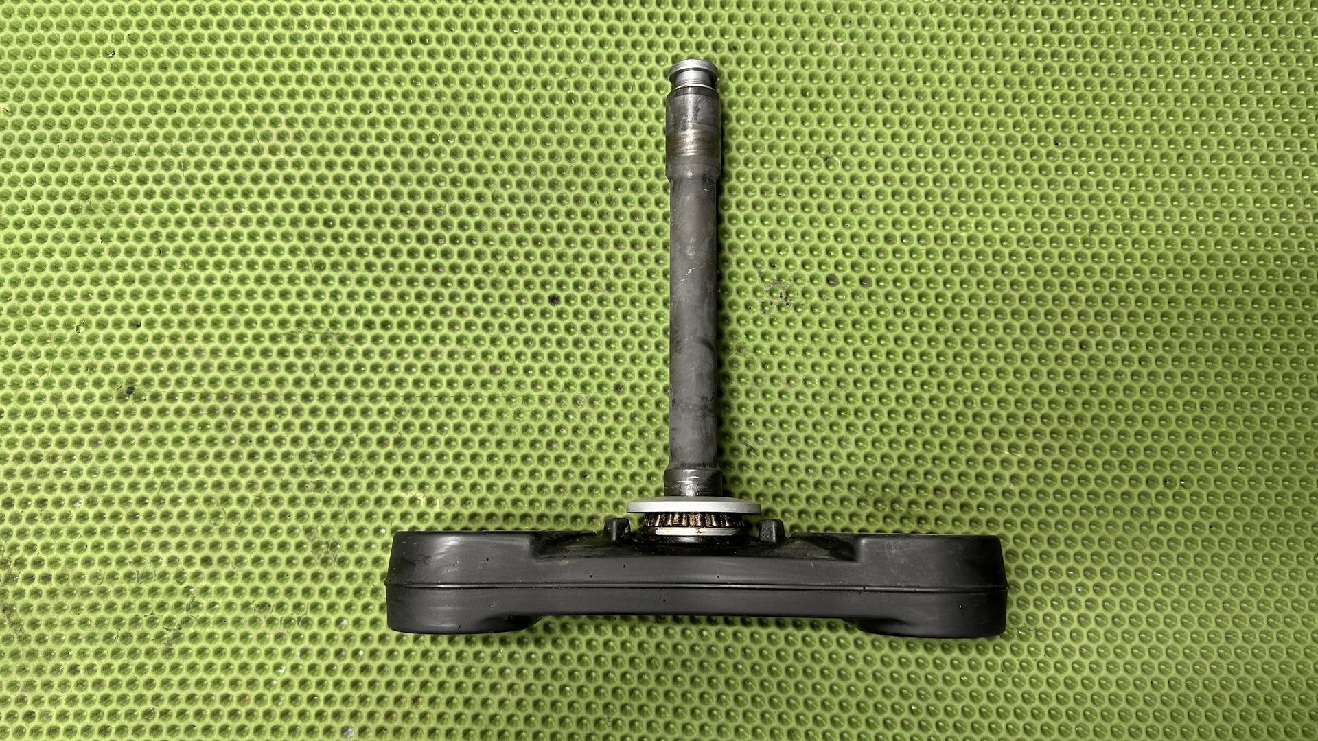 Траверса нижняя F800GS/GSA 31428530350