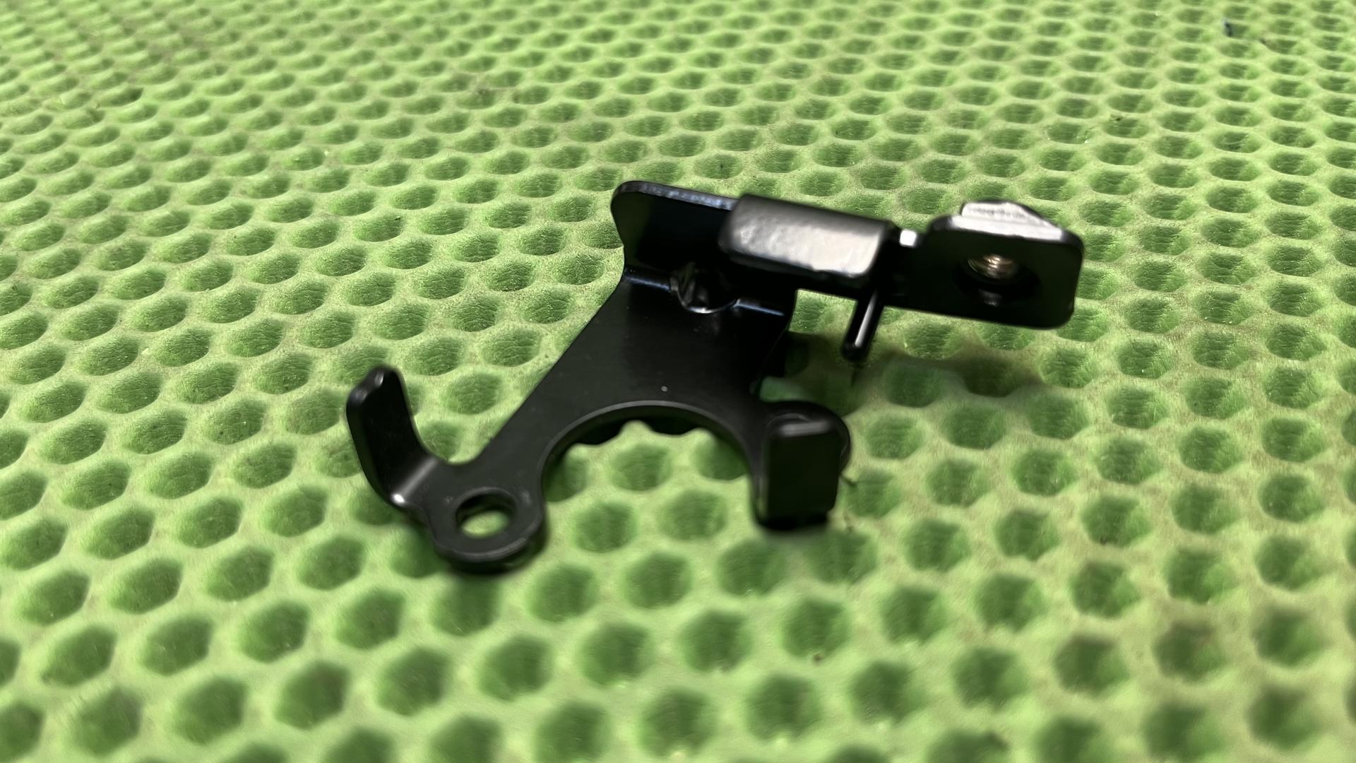 Кронштейн датчика дорожного просвета R1300xx KA1-5 33547922186