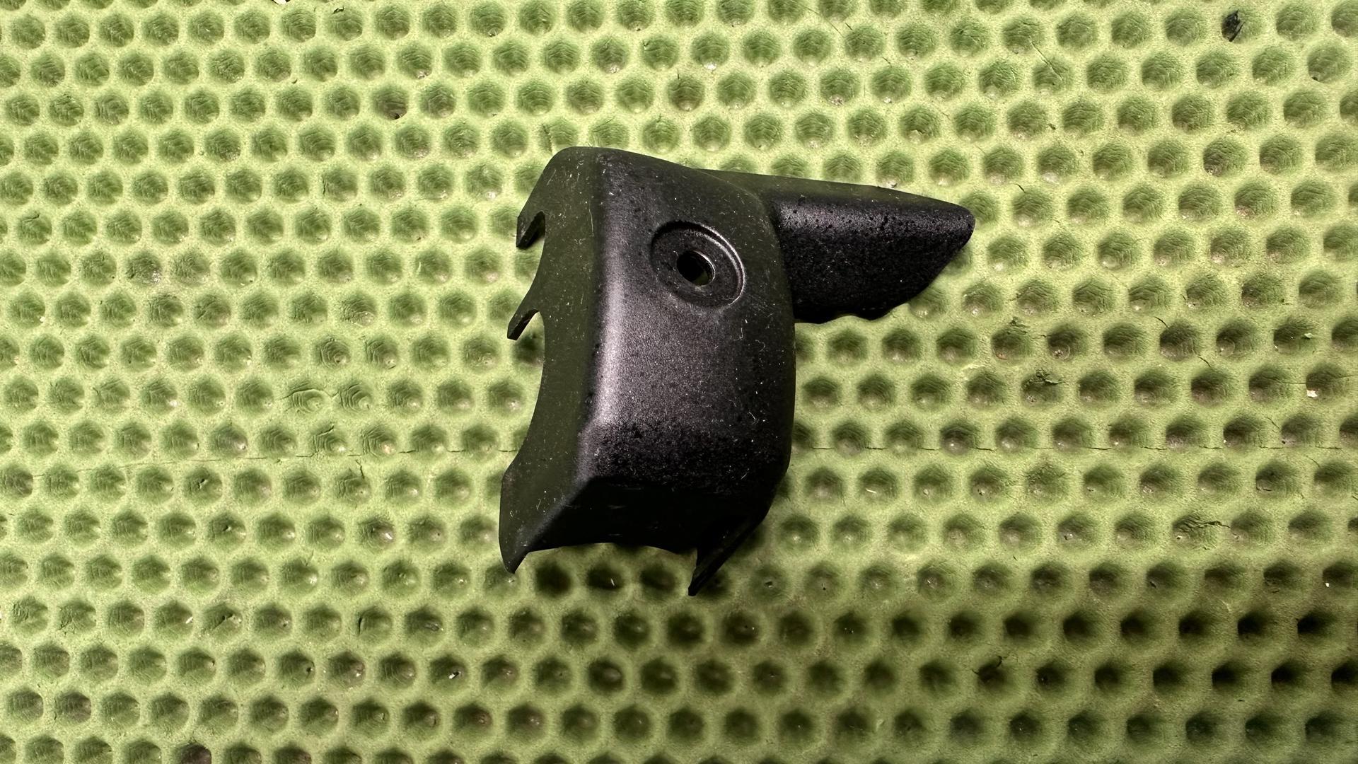 Крышка левого пульта управления КПП R1300GS/GSA/R 61317105096