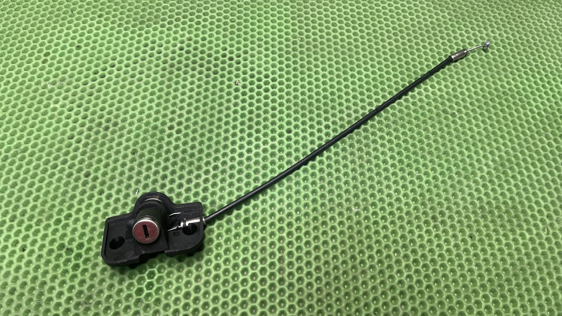 Замок запора сиденья R1200RT (K26) 40753400090