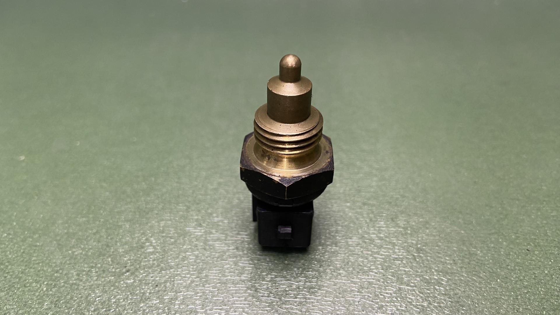 Датчик температуры охл.жидкости / масла R1200 (сухой) 11117672505