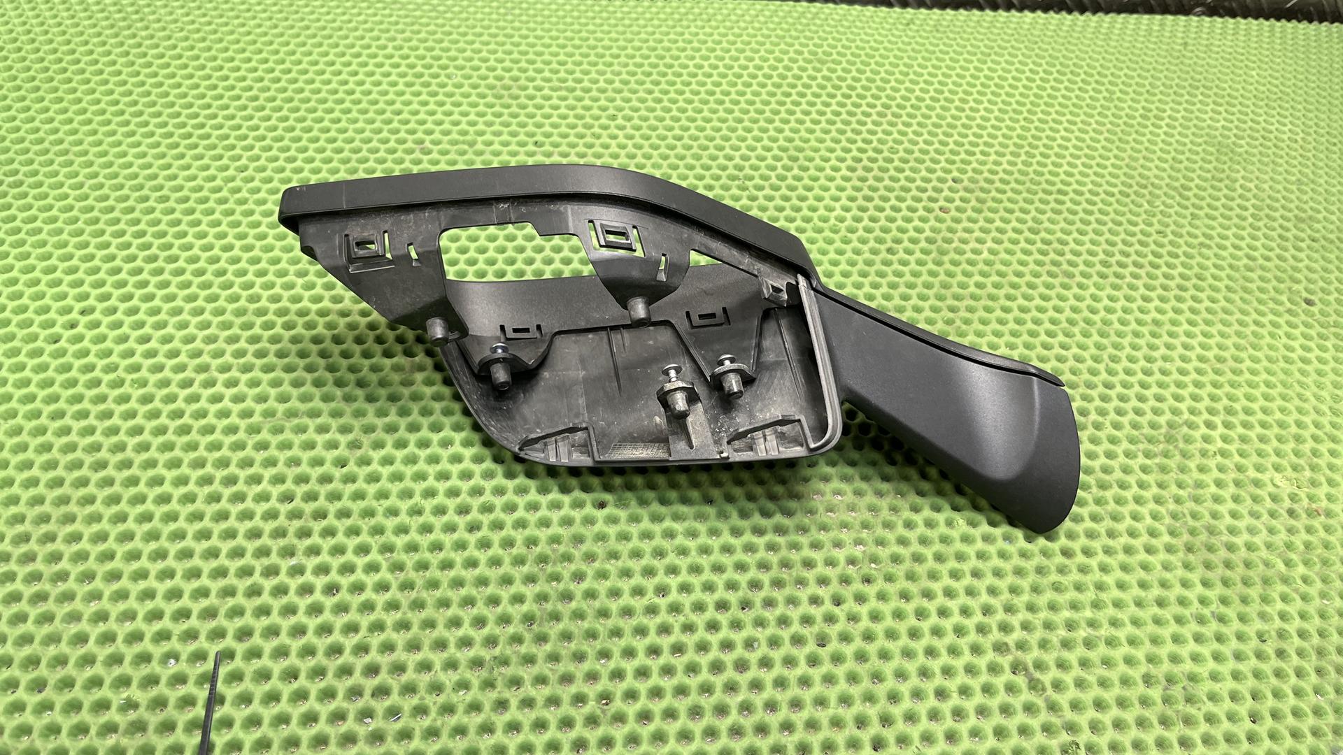 Кожух зеркала k1600 17+ правый 