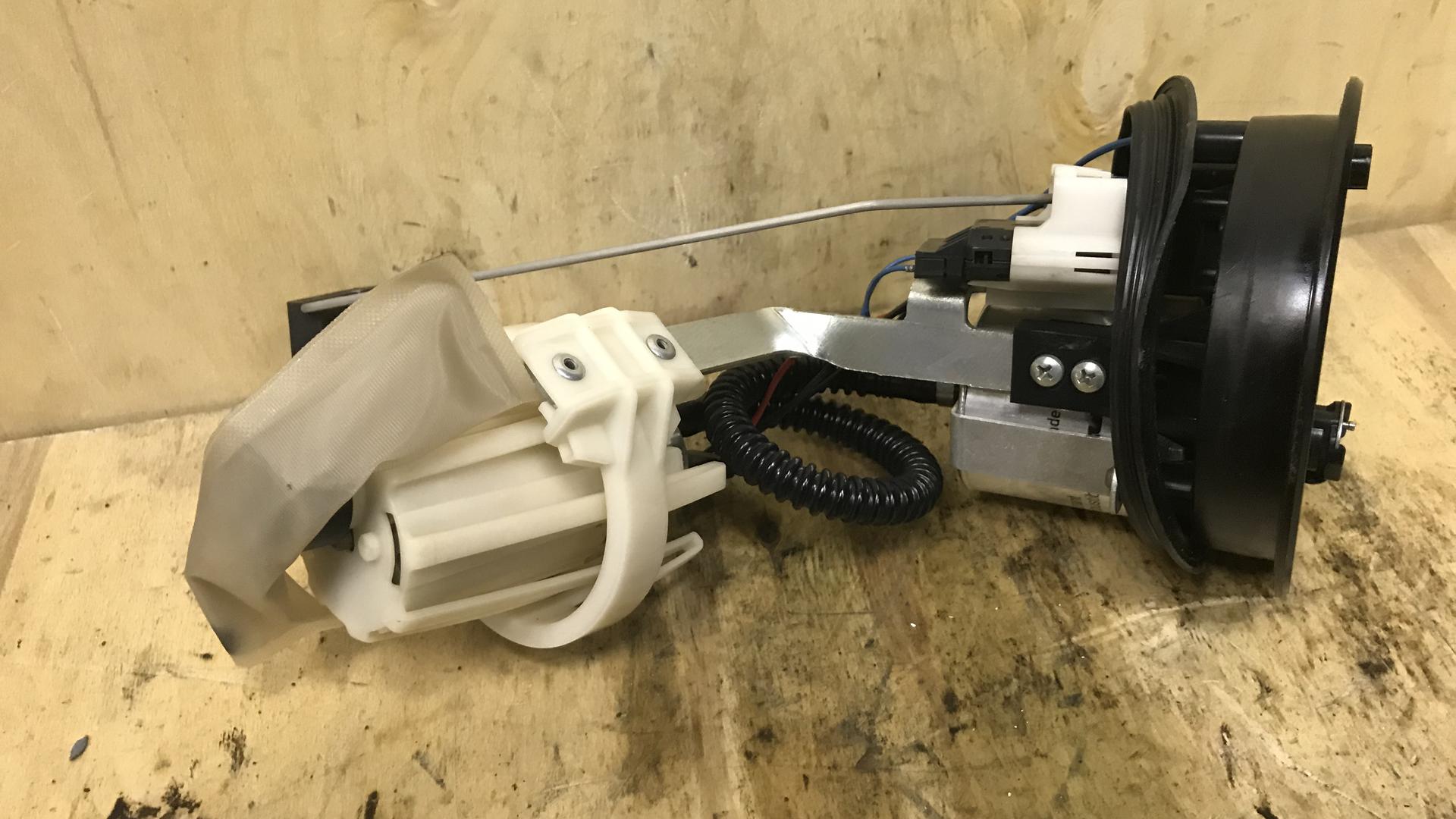 Узел топливного насоса 16148357969