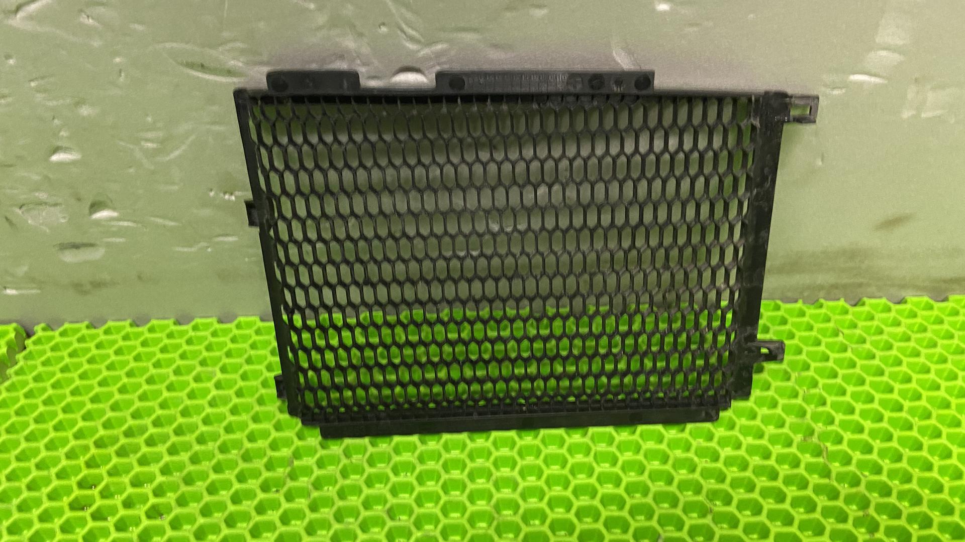 Защитная решетка радиатор левая 46638556647