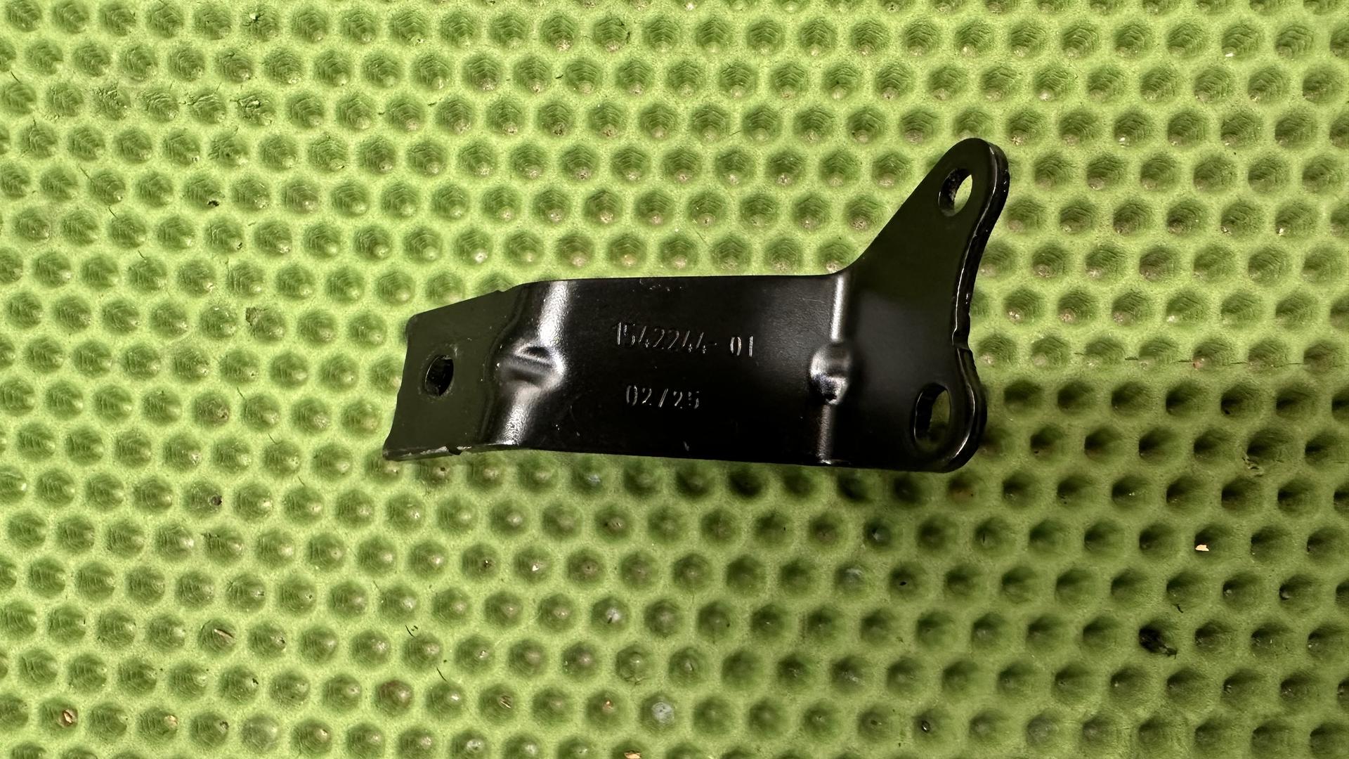 Держатель радиатора правый R1300GS/GSA/RT KA1-3 17111542244