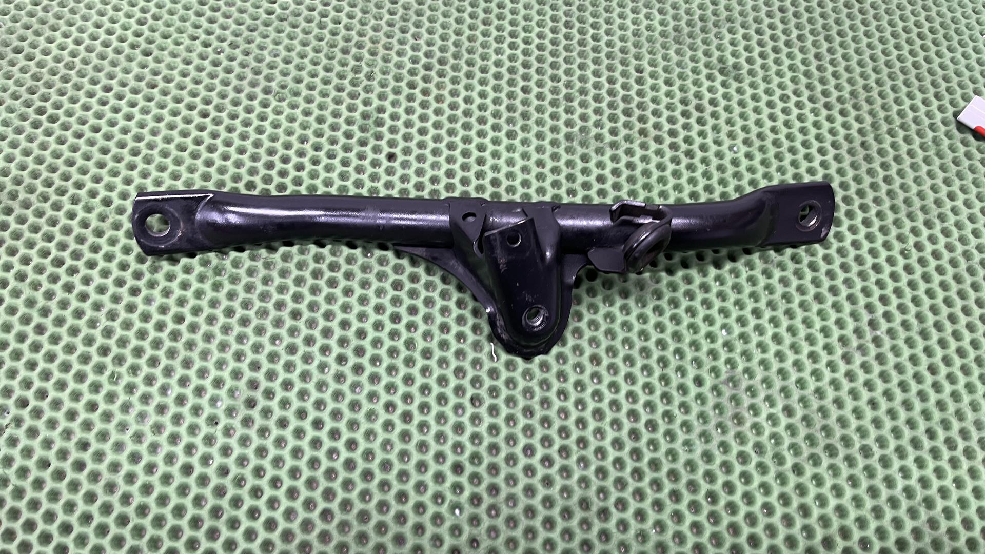 Растяжка рамы правая R1200RT K26 46517671870