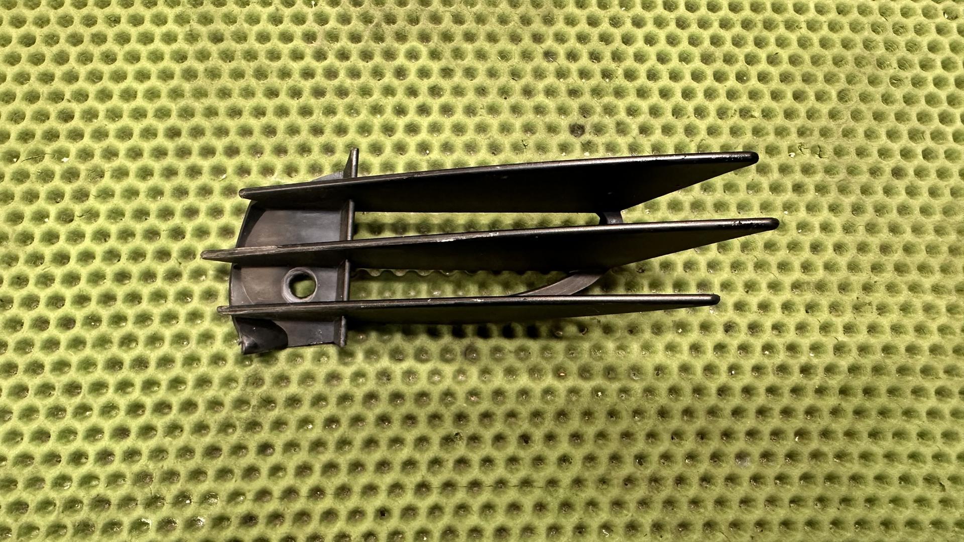 Решетка воздуховода радиатора левая R1200ST K28 46637688651