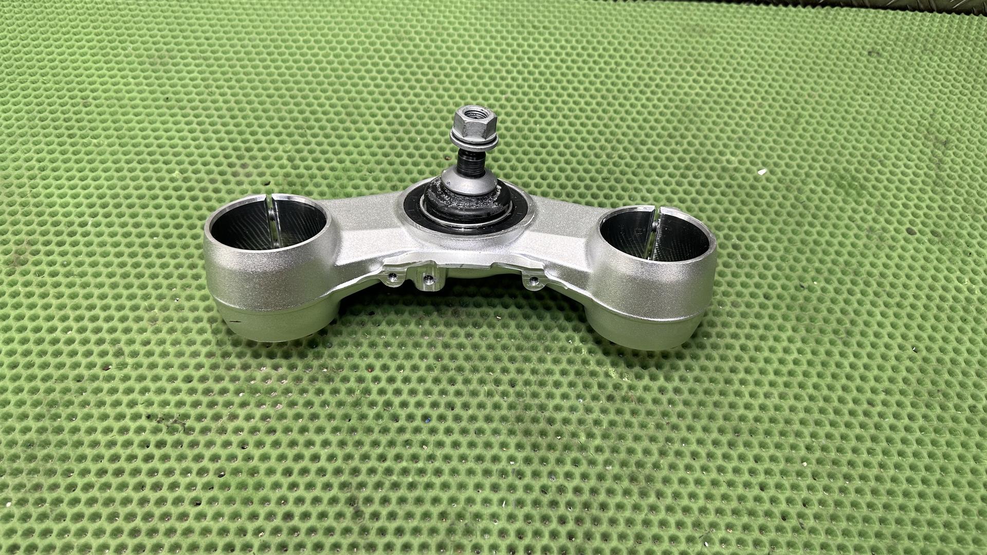 Траверса нижняя R1300GS/GSA KA1/2 31427923057