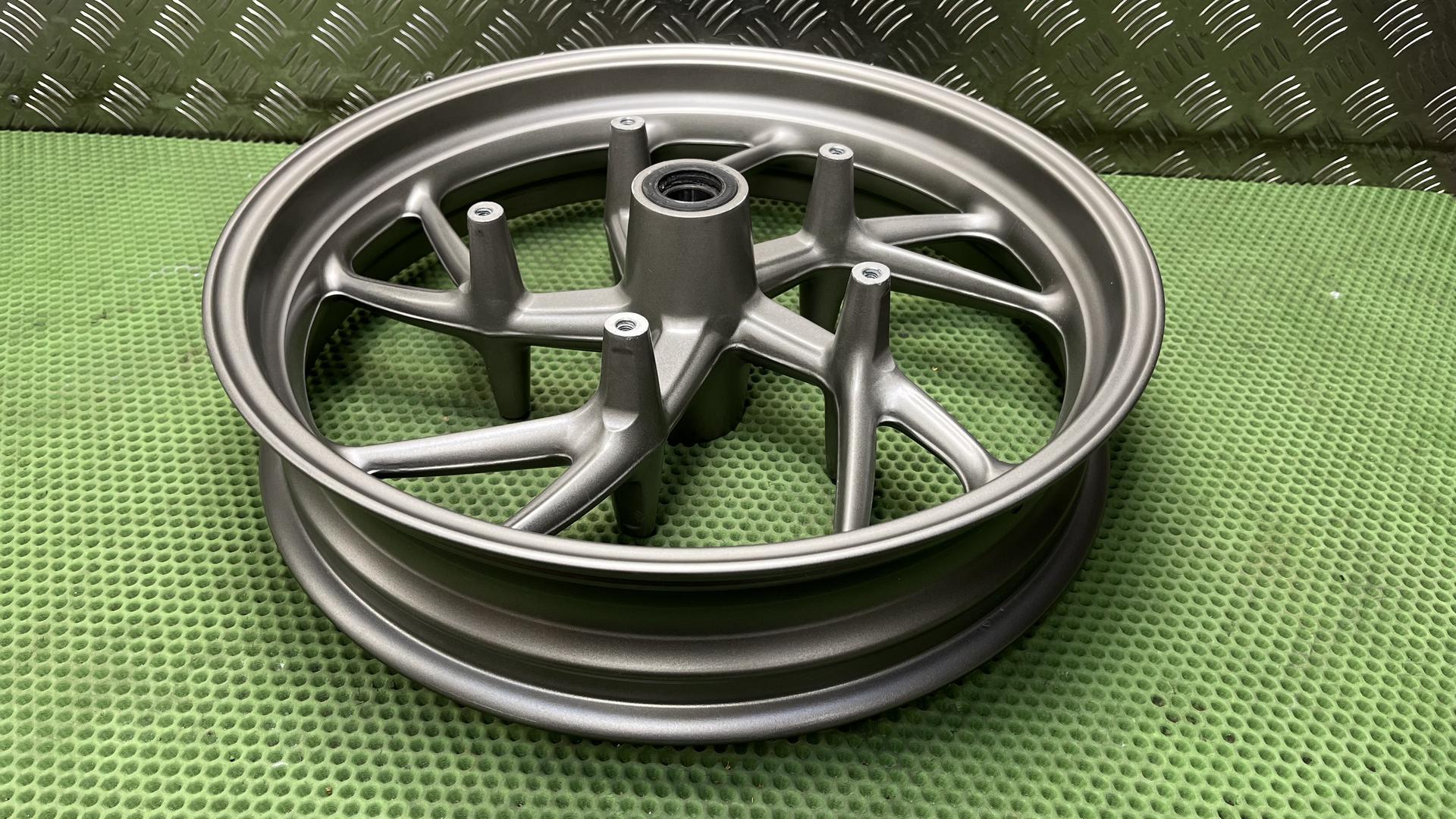 Переднее колесо K1600GTL (Magnesium Met Matt (N32)) 36318532523