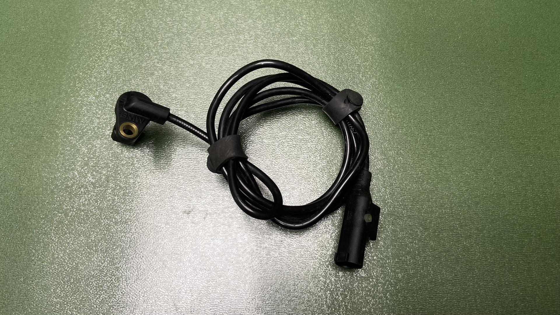 Датчик угловой скорости колеса 34527677824