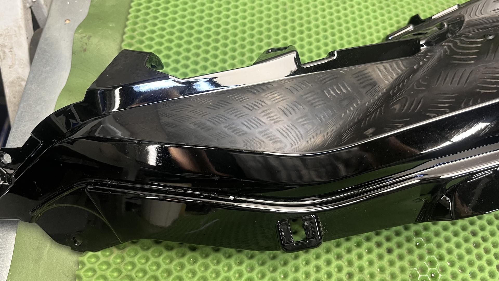 Облицовка бака левая R1300RS KA5 46635a6f0b3