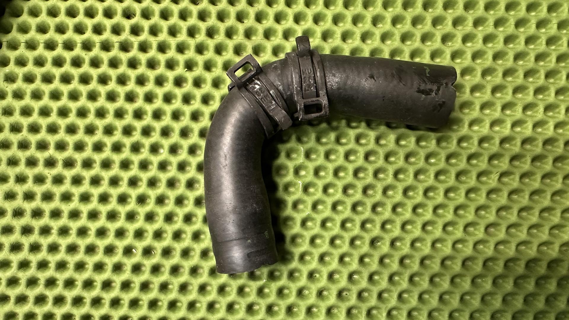 Патрубок правый R1300GS/GSA/RT 17121542097