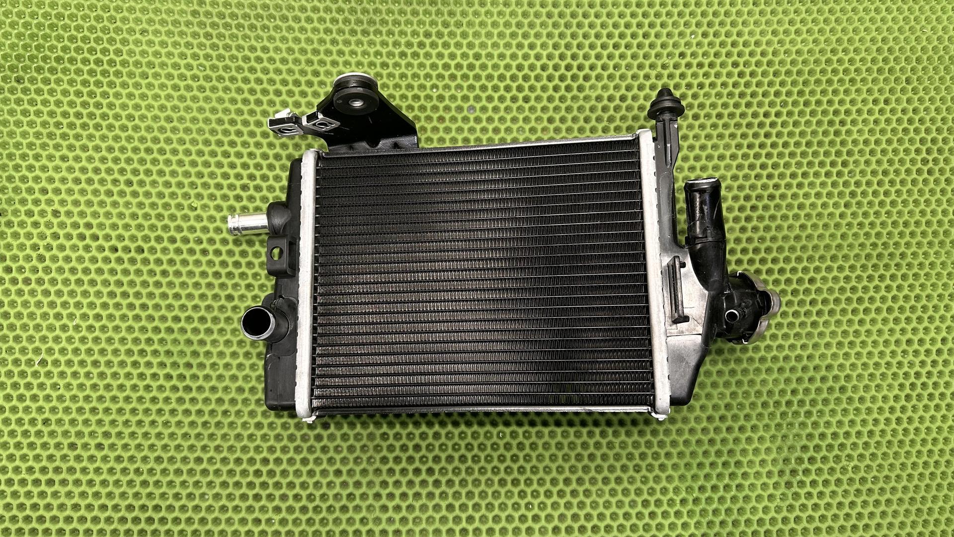 Радиатор правый R1300GS/GSA/RT KA1-3 17111542092