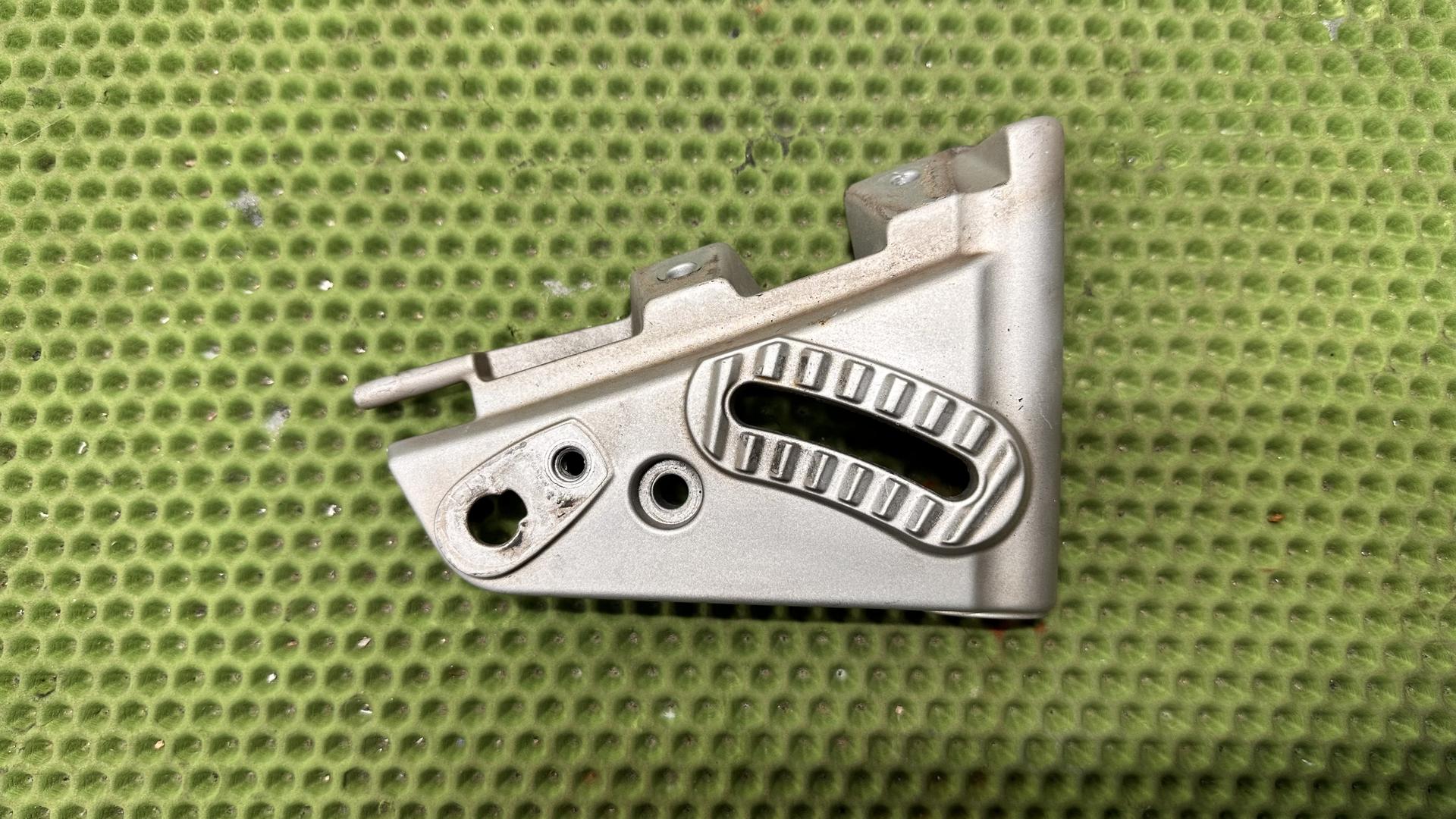 Основание кронштейна фары правое R1200GS/GSA K25 