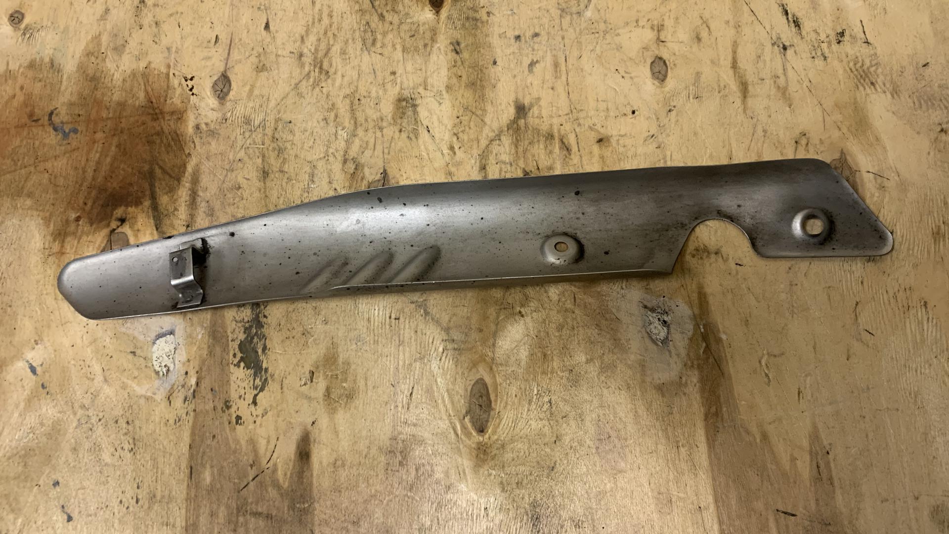 Katalysatorblende rechts 18518569332