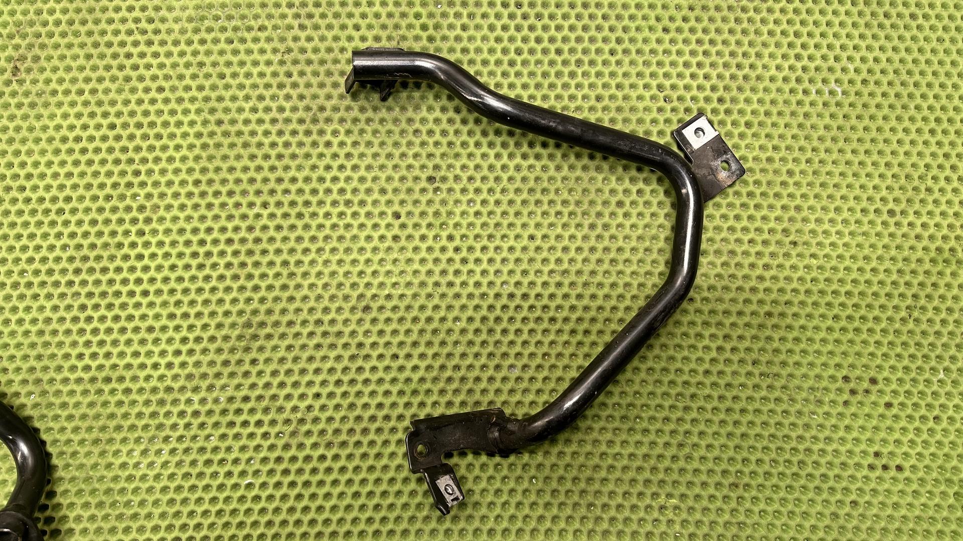 Кронштейн облицовки правый R1200ST K28 46637677586